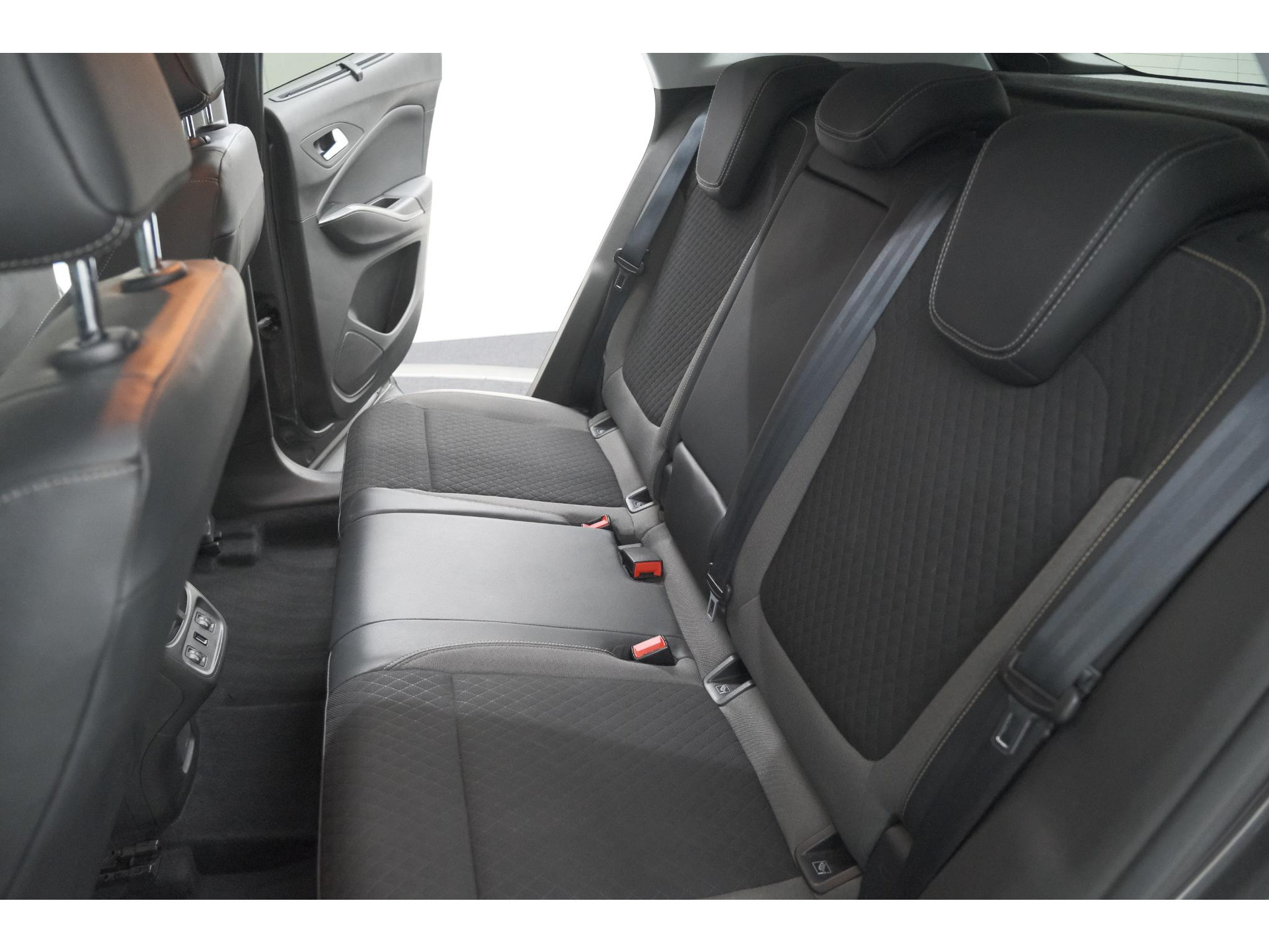 Opel Grandland X Turbo 130 EAT8 Innovation | Trekhaak | Dodehoekdetectie | Apple Carplay | Pack Winter