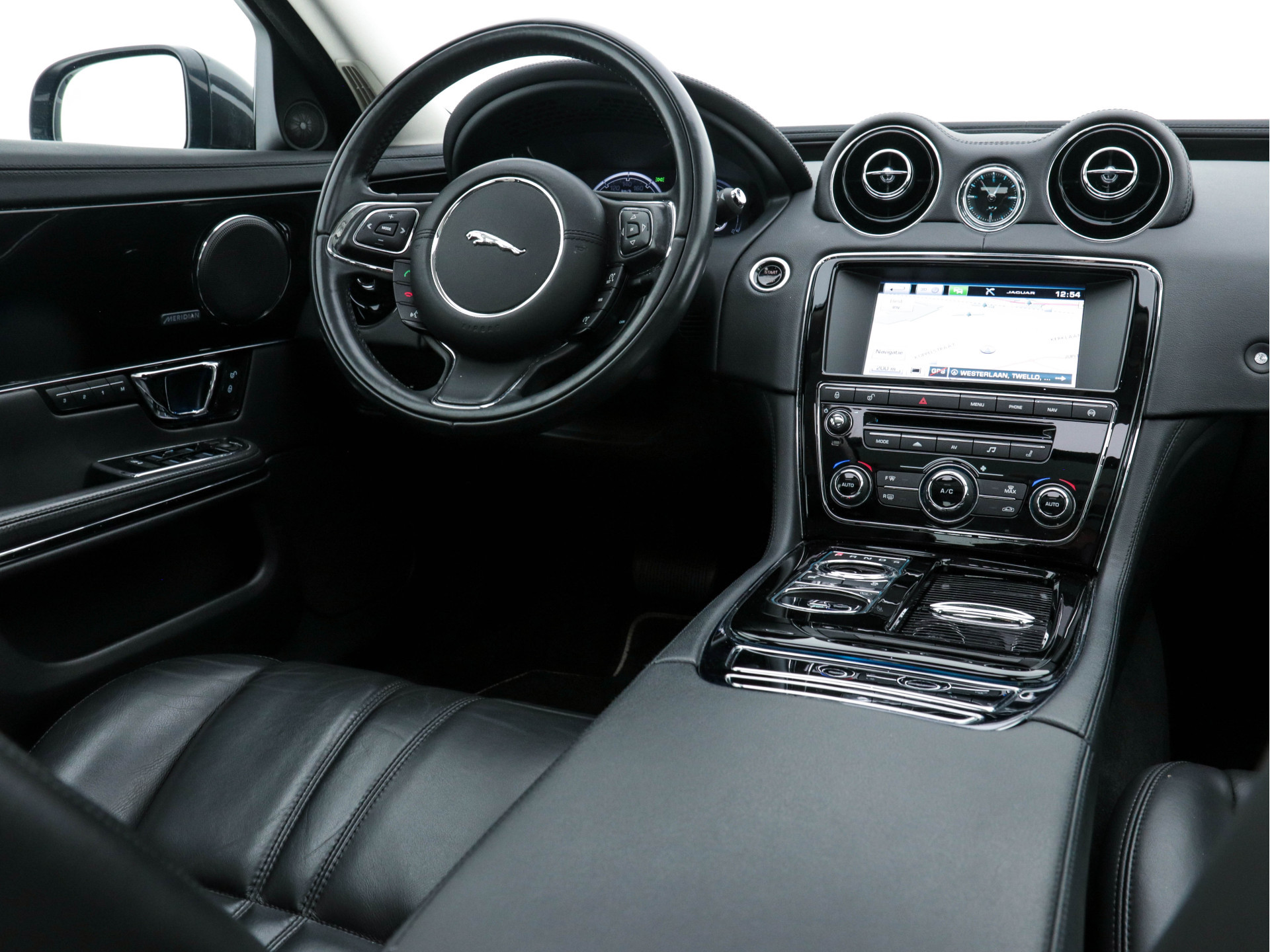 Jaguar XJ 3.0 V6D Portfolio Long (INCL-BTW) Aut. *PANO | LEATHER  | BI-XENON | MERIDIAN-AUDIO | MEMORY-PACK | KEYLESS | CAMERA | ECC | HEATED-COMFORTSEATS | PDC | NAVI-FULLMAP | SHIFT-PADDLES | CRUISE | 19"ALU*