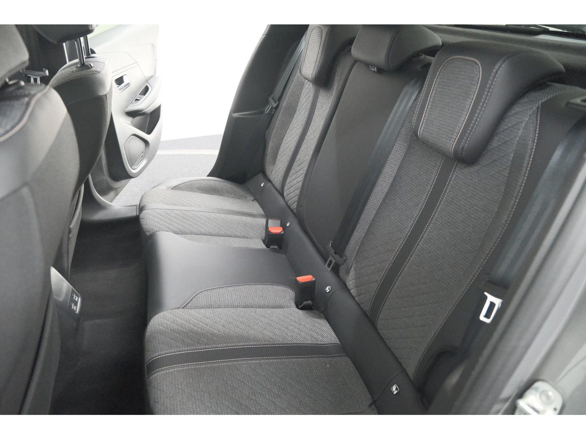 Peugeot 208 PureTech 100 Allure | Apple Carplay | Parkeersensoren | Climate Control