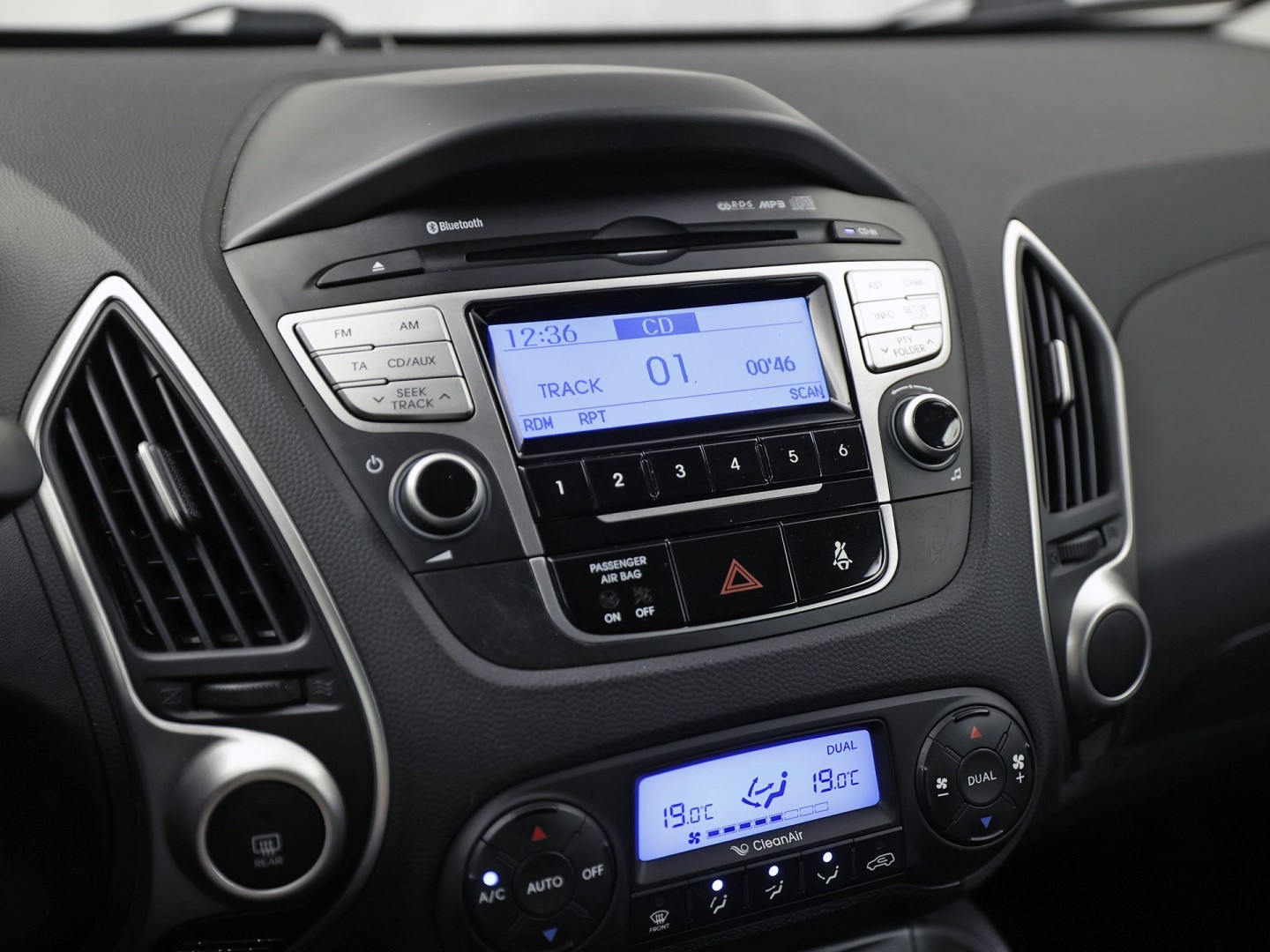 Hyundai ix35 1.6i GDI Sport (CLIMATE, STOELVERWARMING, GETINT GLAS, SPORTSTOELEN, TREKHAAK, CRUISE, NIEUWSTAAT)