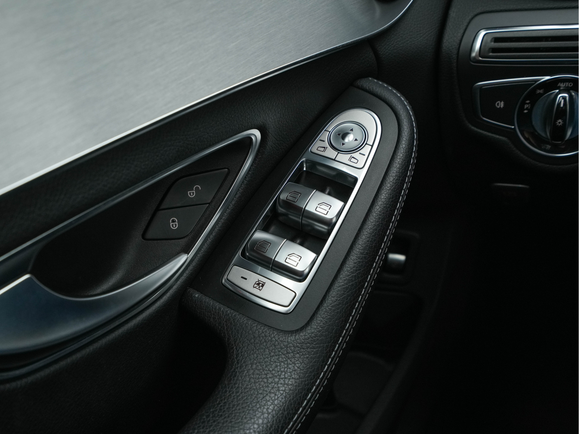 Mercedes-Benz C-klasse 300 CDI HYBRID Lease Edition AMG-Sport-Pack Aut. *FULL-LED | ARTICO-FULL-LEATHER | NAVI-FULLMAP | SPORT-SEATS | ECC | SHIFT-PADDLES | PDC | CRUISE | CAMERA | 18''ALU *