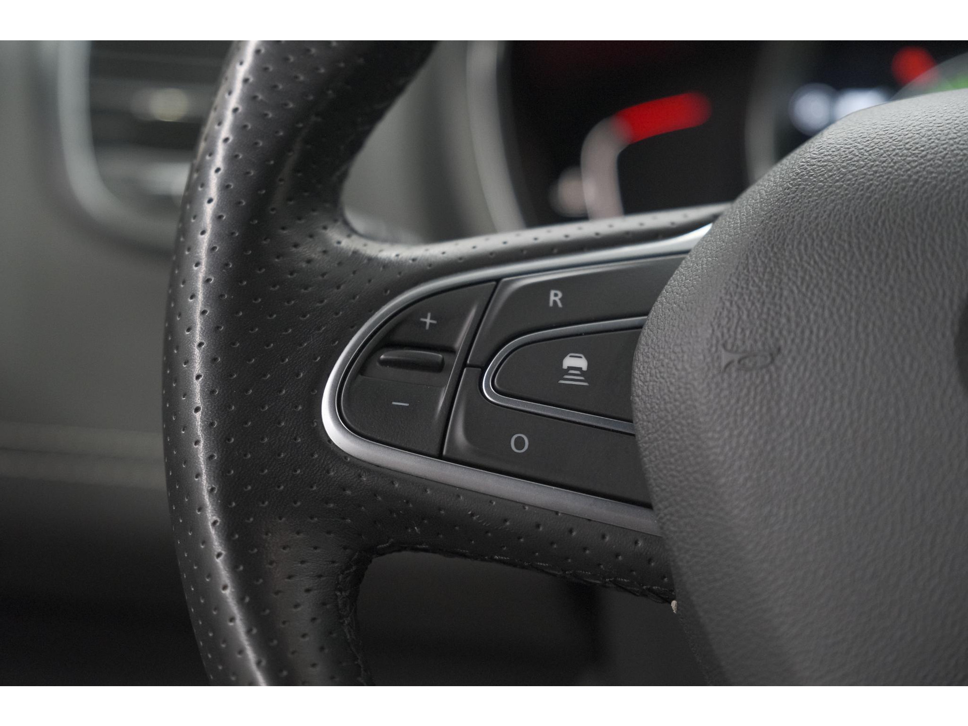 Renault Scénic TCE 160 EDC Black Edition | Trekhaak | Adaptieve Cruise Control | BOSE Premium Audio | Panoramadak