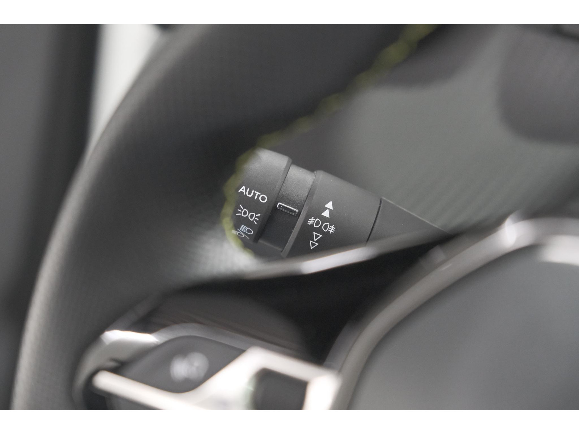 Peugeot 2008 PureTech 130 GT | Elektrisch Panoramadak | Camera | Dodehoekdetectie | Navigatie
