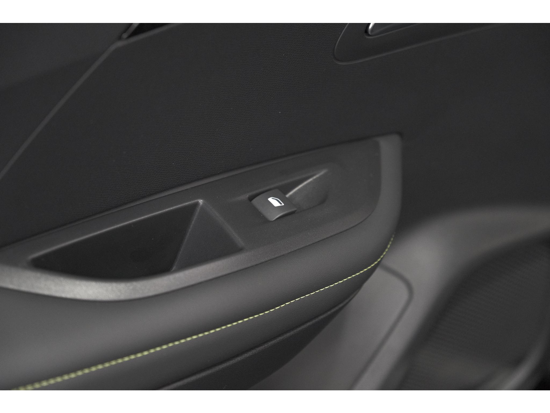 Peugeot 2008 1.2 Hybrid 136 GT | Camera | Apple Carplay | Parkeersensoren