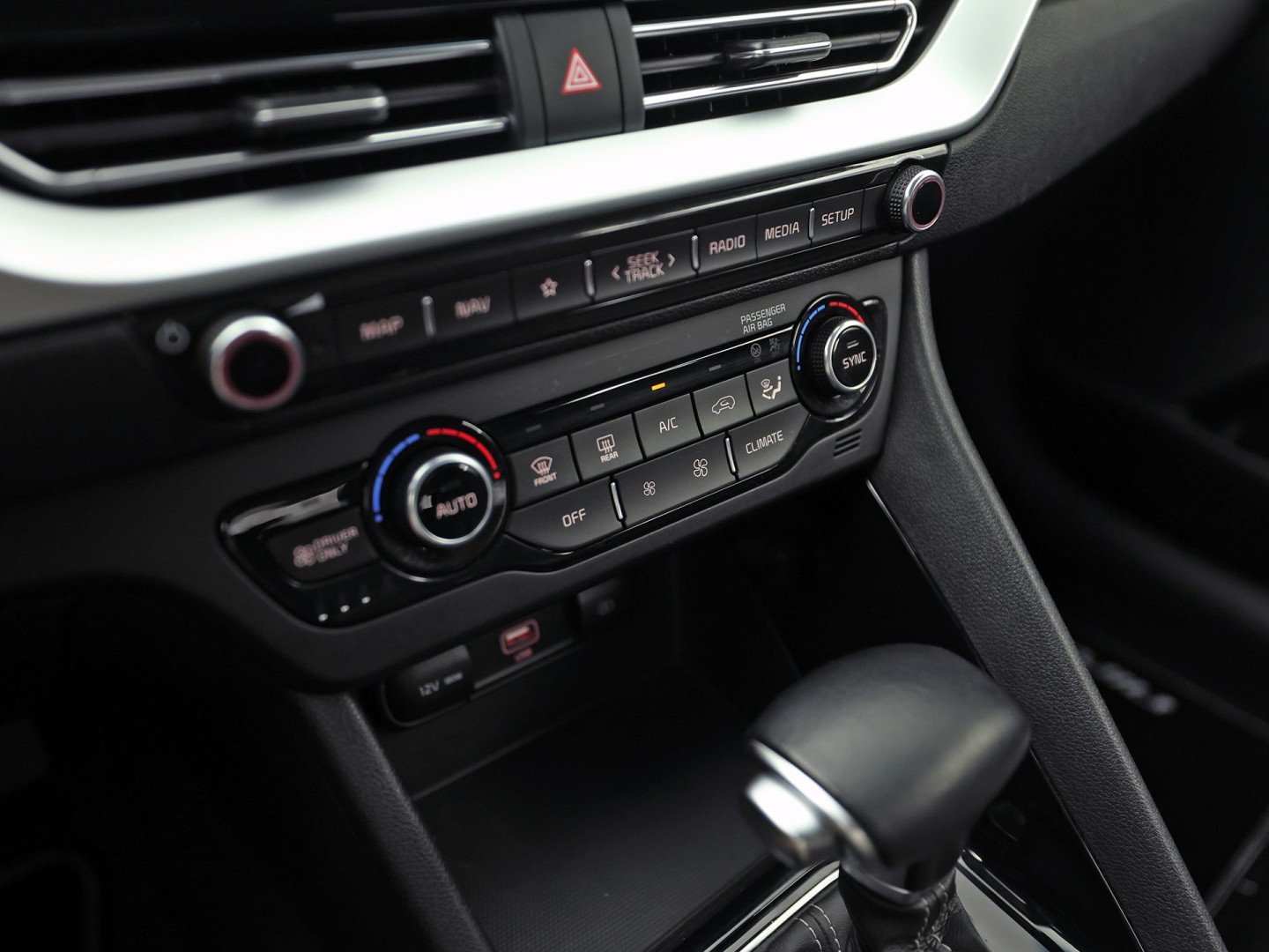 Kia Niro 1.6 GDi Hybrid DynamicLine 141Pk Automaat (APPLE CARPLAY, GROOT NAVI, CAMERA, TREKHAAK, SPORTSTOELEN, ADAPTIVE CRUISE, LANE ASSIST, NIEUWE APK, NIEUWSTAAT)