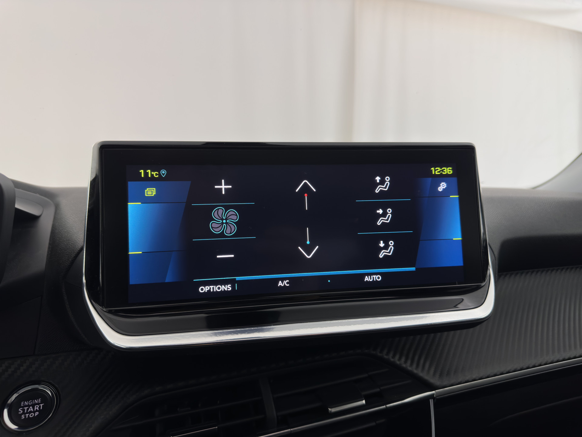 Peugeot e-2008 EV Allure 50 kWh [ 3-Fase ] {SOH-84%} (INCL-BTW) *PANO | LEATHER-FABRIC | FULL-LED | SPORT-SEATS | DIGI-COCKPIT | CAMERA | KEYLESS | PRIVACY-GLASS | DAB+ | NAVI-FULLMAP | ECC | CARPLAY | LANE-ASSIST | PDC | CRUISE | 17''ALU*