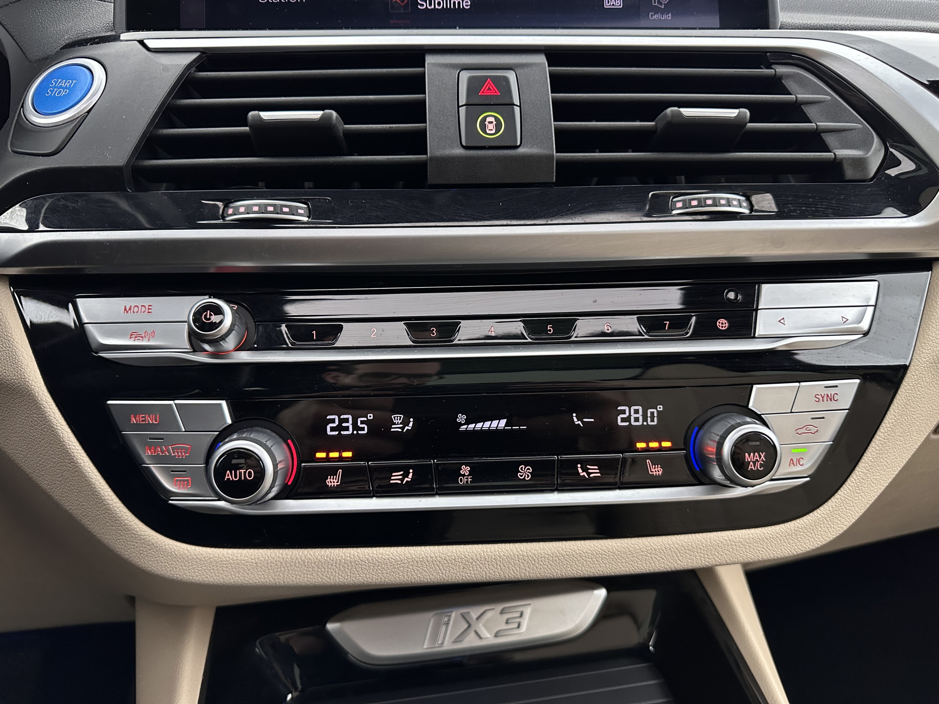 BMW iX3 High Executive 80 kWh [ 3-Fase-11kW ] {SOH-96%} (INCL-BTW) Aut. *PANO | LEATHER | HARMAN/KARDON | FULL-LED | BLINDSPOT | MEMORY-PACK | DIGI-COCKPIT | HEATED-SPORTSEATS | KEYLESS | TOPVIEW | DAB+ | NAVI-FULLMAP | HEAD-UP | 20''ALU*