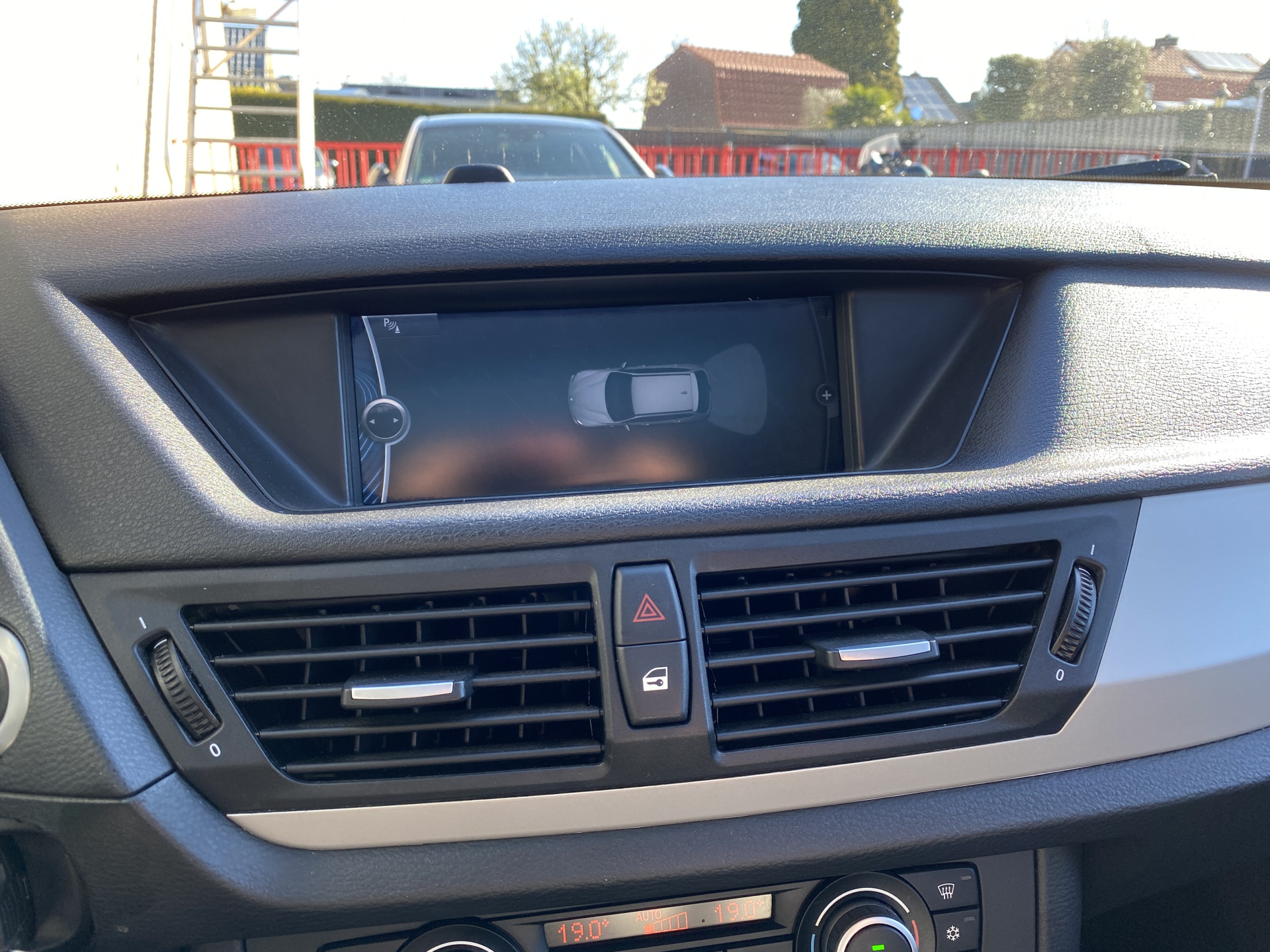 BMW X1 sDrive18i Executive AUT. | navigatie | panoramadak | sportstoelen | xenon verlichting | lichtmetalen velgen 18 inch