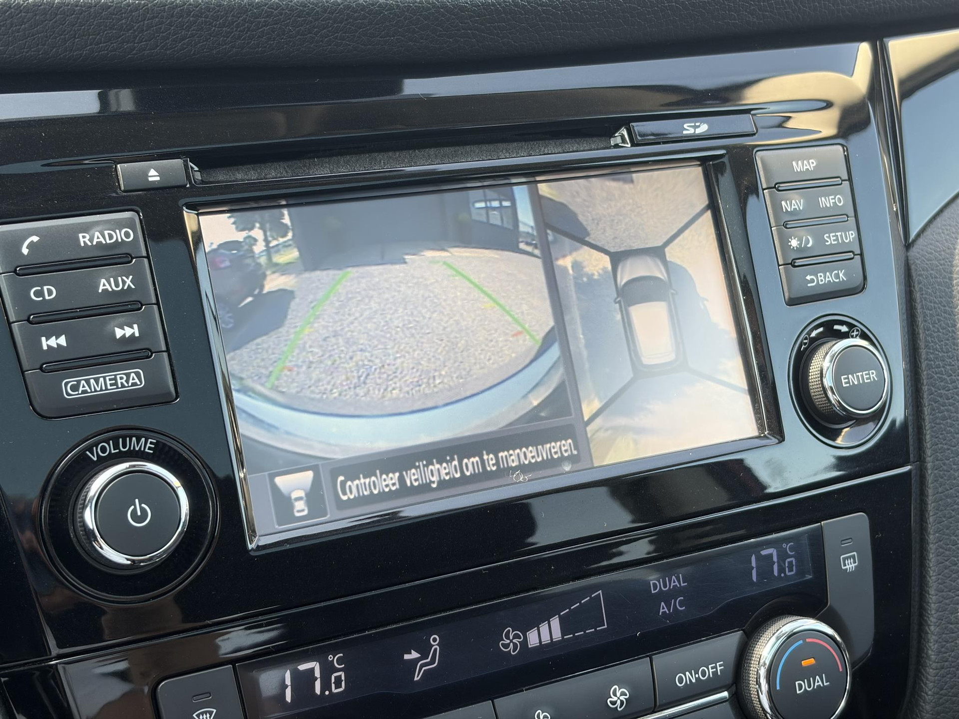 Nissan Qashqai 1.2 N-Connecta 360° Camera,Pano,Trekhaak,Navi,Clima,Cruise,Pdc V+A,Lm velgen,6 Bak,Dakrails,N.A.P,115pk,Apk tot 11-2026