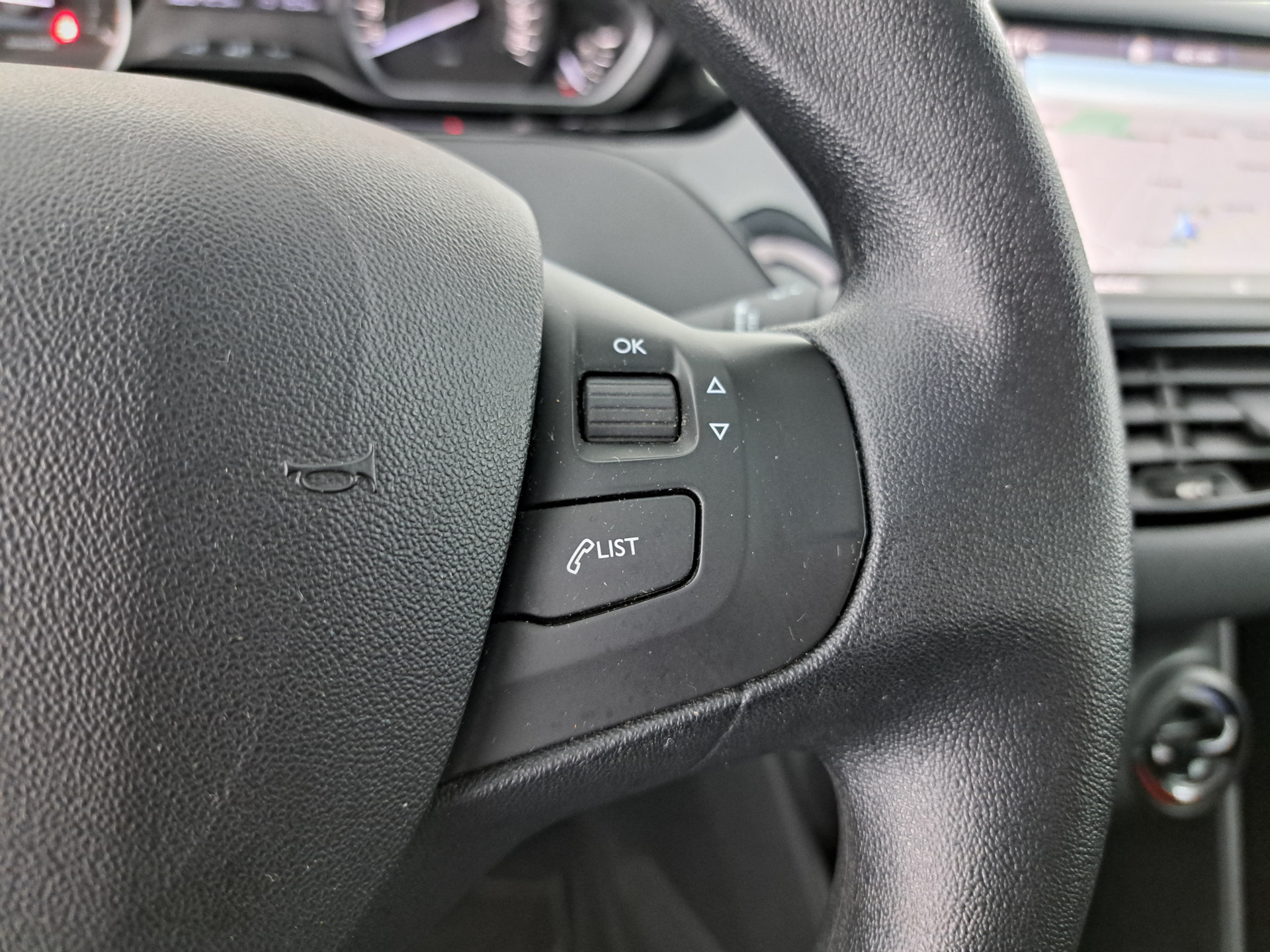 Peugeot 208 1.2 PureTech Blue Lion *AIRCO | NAVI-FULLMAP | COMFORT-SEATS | CRUISE | PDC*