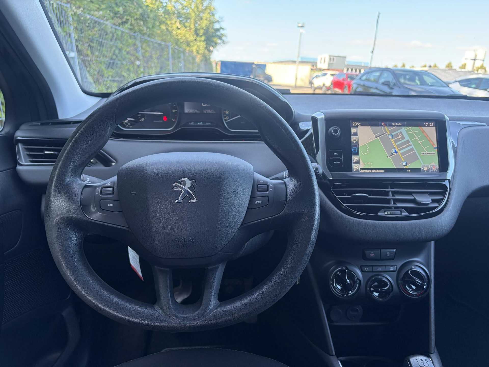 Peugeot 208 1.2 PureTech Blue Lion ✓1e Eigenaar✓Navi✓Trekhaak✓Carplay✓Airco✓Cruise✓Pdc✓5 Deurs✓N.A.P✓Apk tot 09-2027