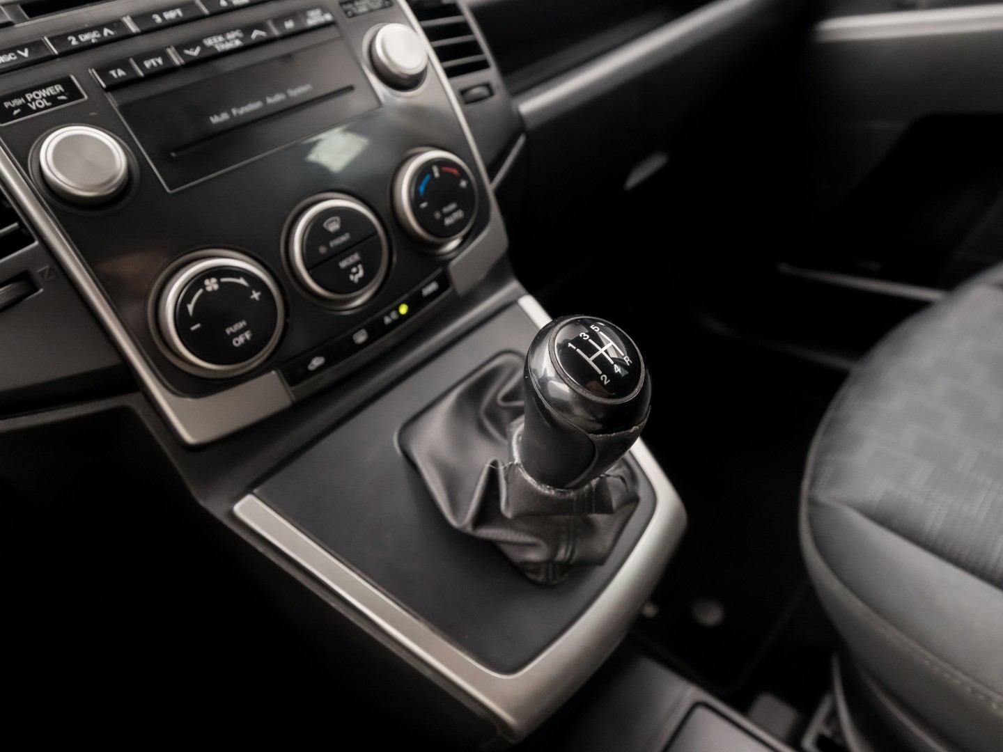 Mazda 5 1.8 Sport 7 Persoons (CLIMATE, GETINT GLAS, TREKHAAK, SCHUIFDEUREN, LM VELGEN, SPORTSTOELEN, ELEK PAKKET, NIEUWE APK, NIEUWSTAAT)