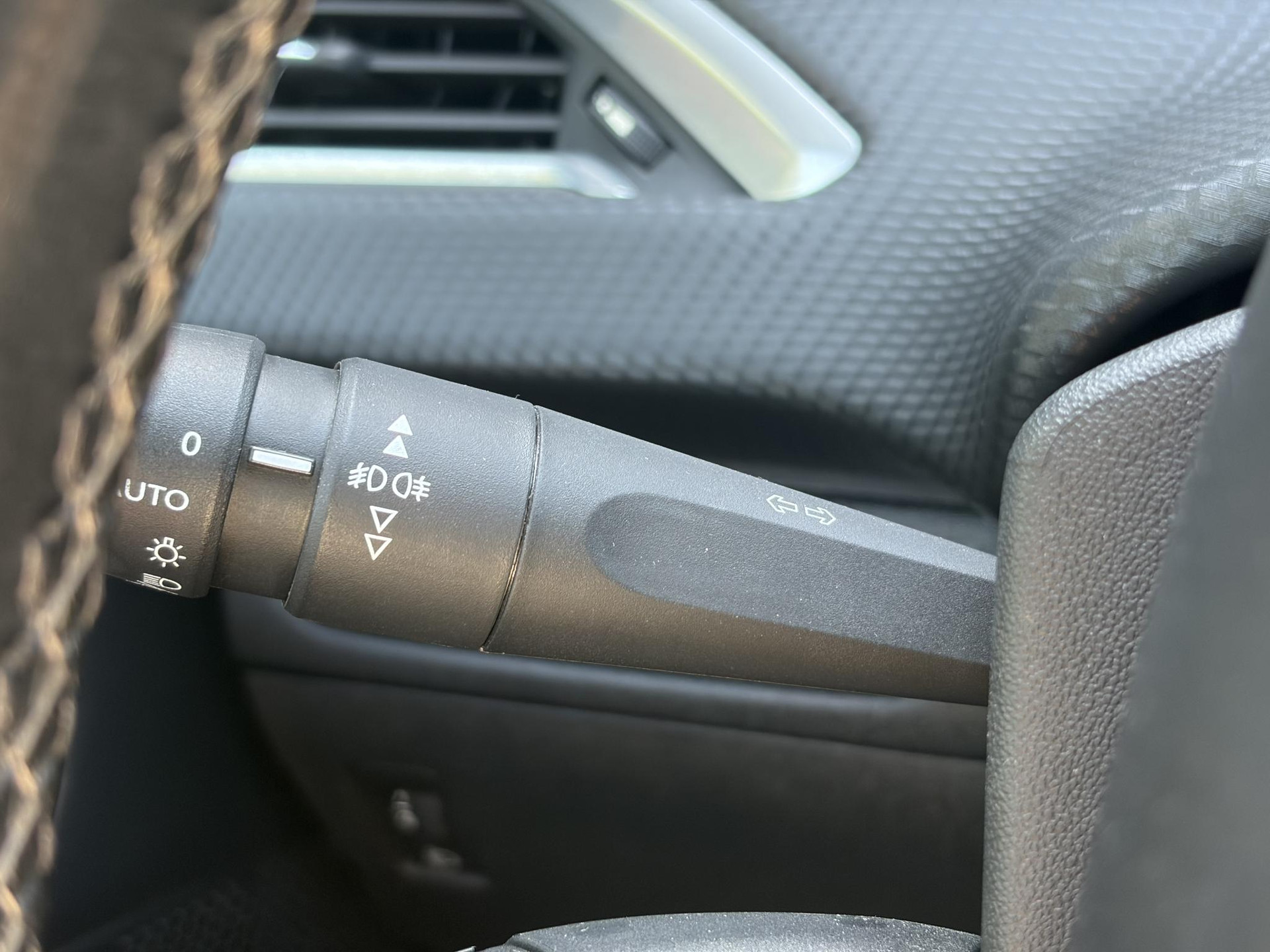 Peugeot 208 1.2 PureTech Allure 1e Eigenaar,D-riem vv in 2023,Afn.Trekhaak,Dealer Onderhouden,Carplay,Navi,Clima,Cruise,Lm velgen,110pk,N.A.P,Pdc,Apk tot 07-2027