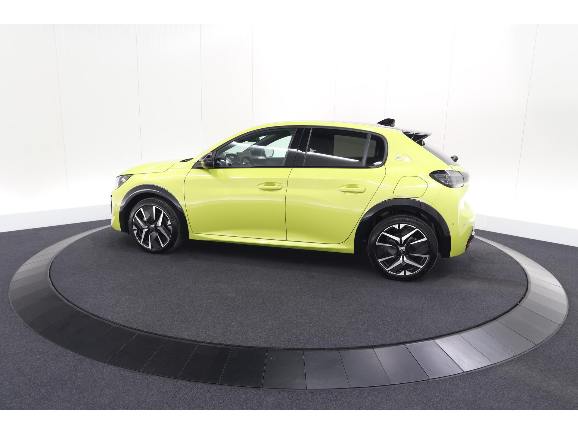 Peugeot e-208 EV GT 51 kWh | 360 Camera | Adaptieve Cruise Control Stop & Go | Alcantara Pakket