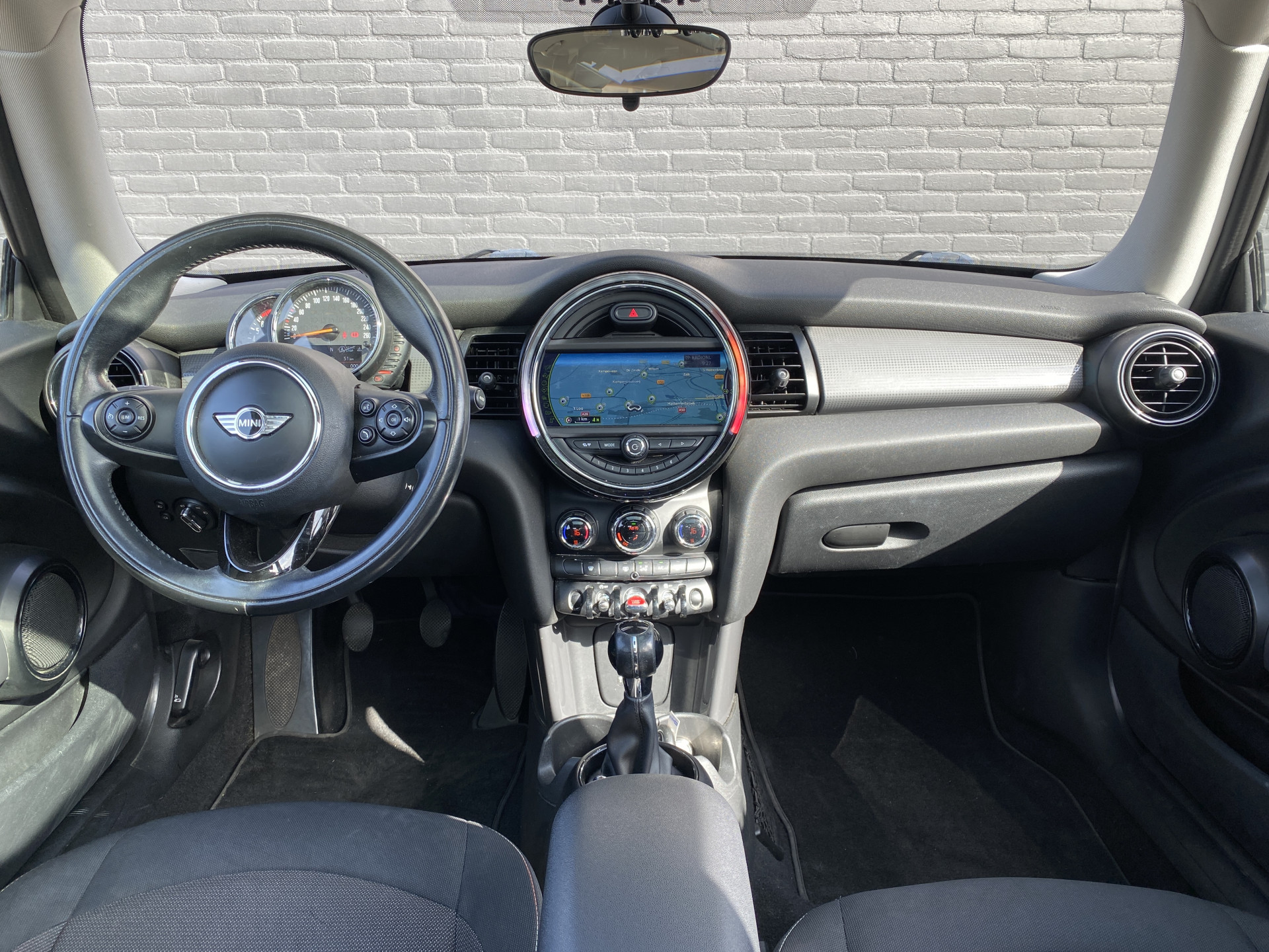 MINI Mini 1.5 Cooper Pepper 136 pk | navigatie | panoramadak | bluetooth | cruise control | chromen details | trekhaak