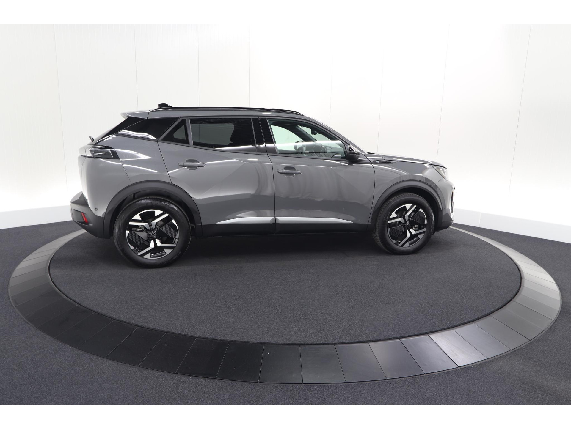 Peugeot e-2008 EV Allure 54 kWh | 360 Camera | Adaptieve Cruise Control | Warmtepomp