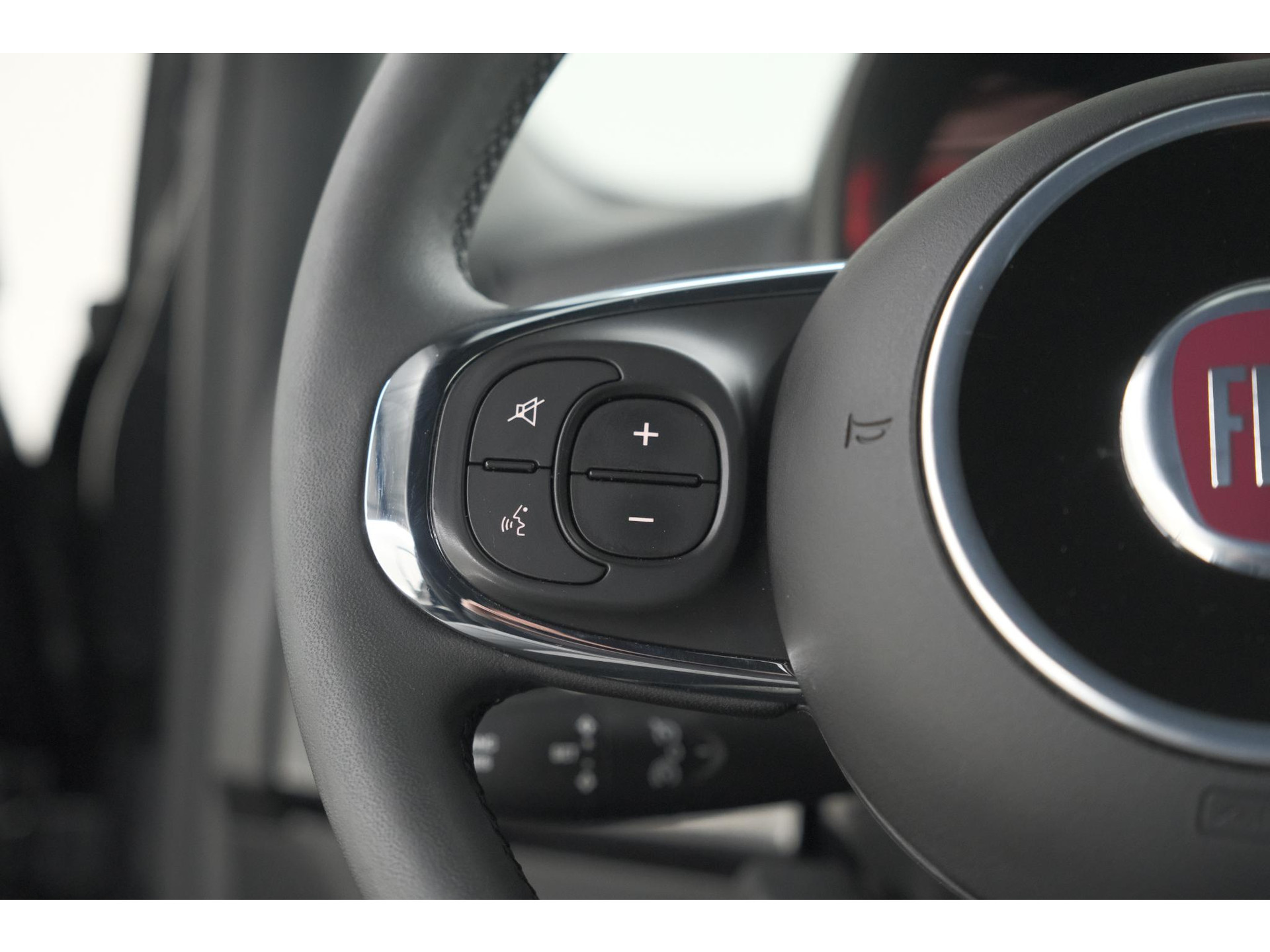 Fiat 500 C 1.0 Hybrid Dolcevita | Elektrisch Vouwdak | Apple Carplay | Parkeersensoren | Climate Control