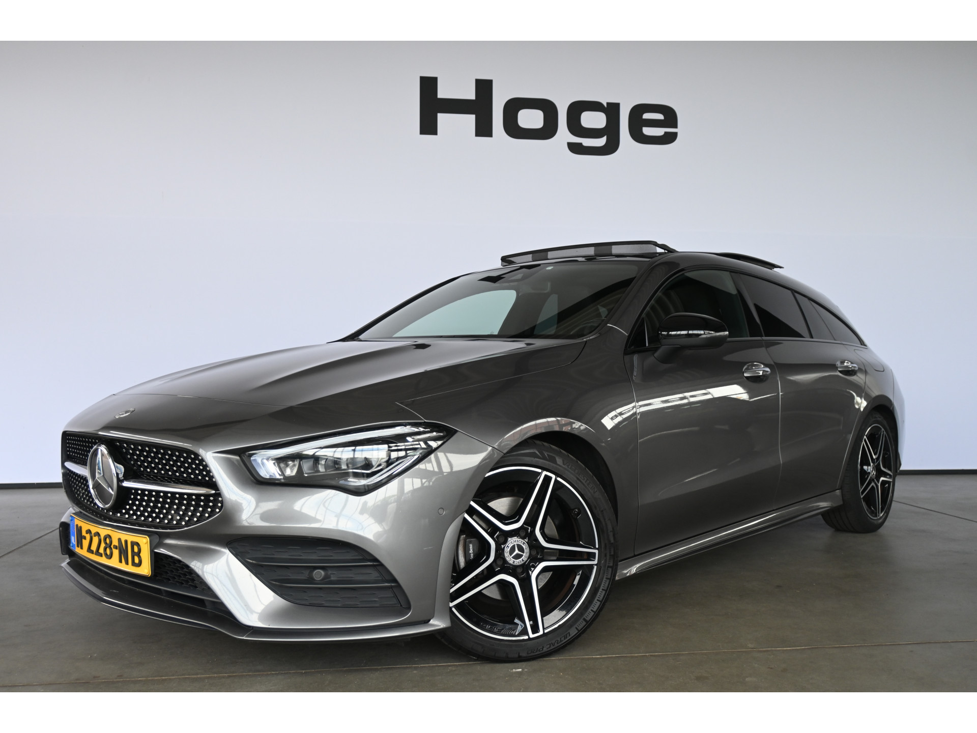 Mercedes-Benz CLA-klasse Shooting Brake 180 Automaat Business Solution AMG Clima Panoramadak Widescreen Sfeer LED Rijklaarprijs! Inruil Mogelijk!