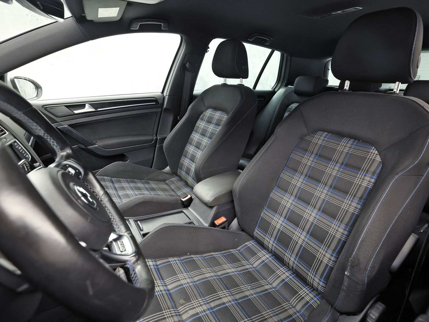 Volkswagen Golf 1.4 TSI GTE 204Pk Automaat (APPLE CARPLAY, NAVIGATIE, SOH 79,4%, CLIMATE, STOELVERWARMING, SPORTSTOELEN, GETINT GLAS, LED KOPLAMPEN, CRUISE, NIEUWSTAAT)