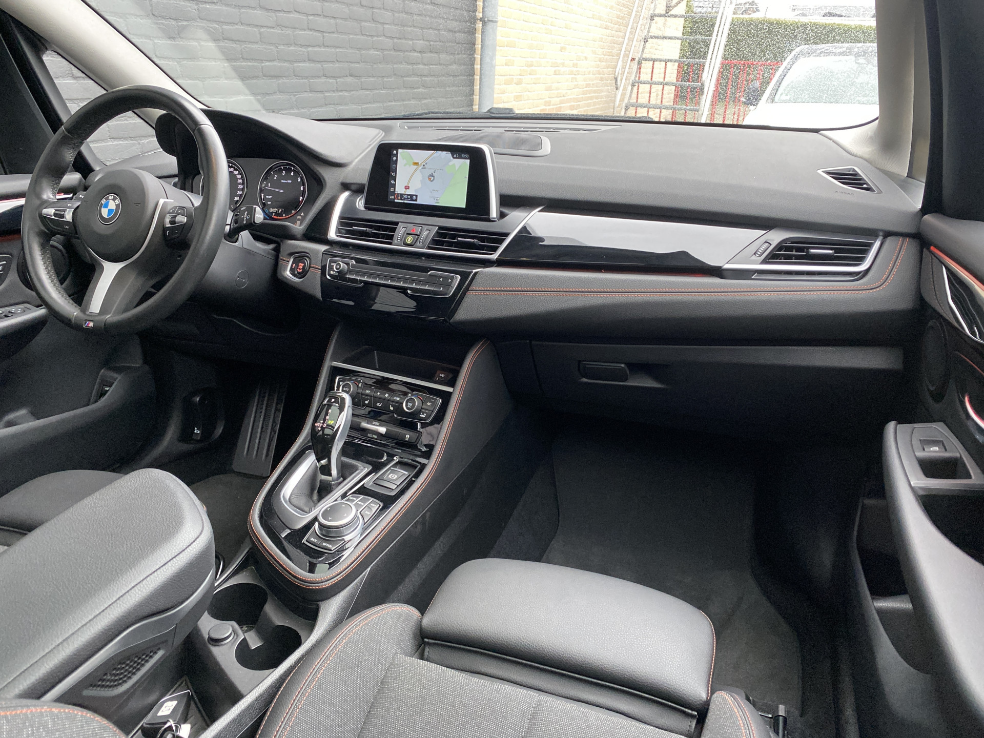 BMW 2-serie Active Tourer 220i High Executive Edition 192 pk M-sport AUT. | dealer onderhouden | navigatie | trekhaak | panoramadak