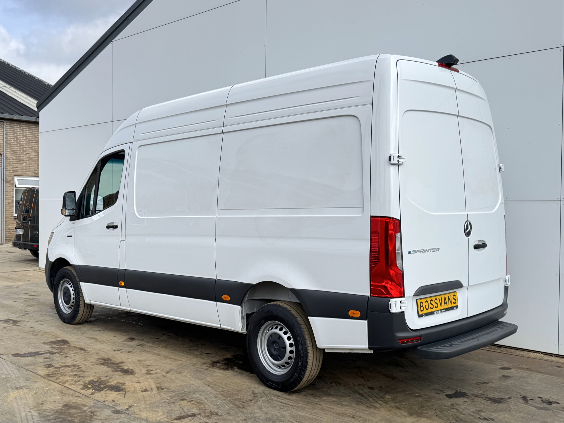 Mercedes-Benz eSprinter 314 Pro 81kWh L2H2 313km WLTP 2000kg Trekvermogen 115kw Snelladen Adaptieve Cruise Widescreen Camera