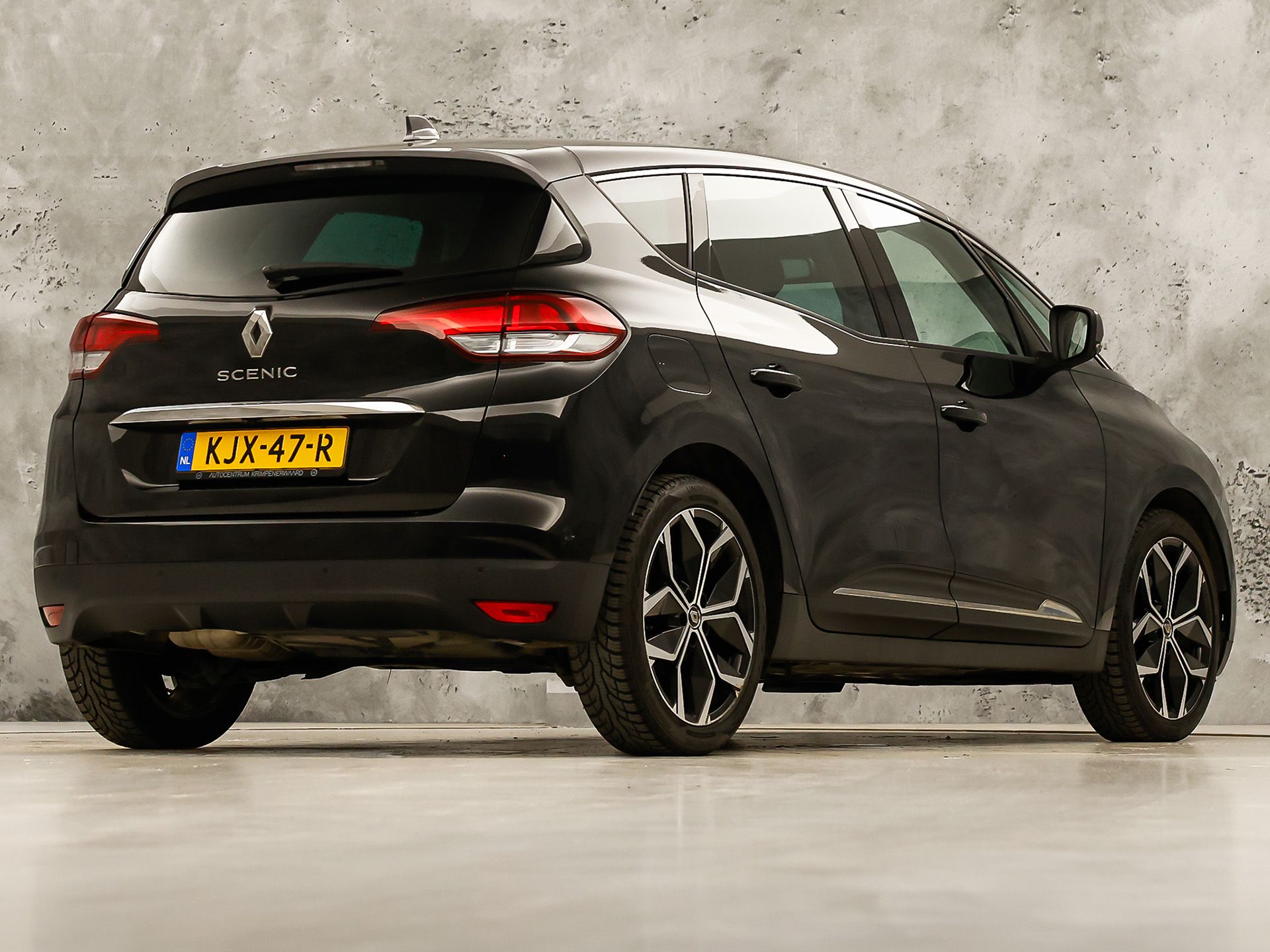 Renault Scénic 1.3 TCe Intens Sport (APPLE CARPLAY, NAVIGATIE, CAMERA, CLIMATE, LEDER, SPORTSTOELEN, GETINT GLAS, CRUISE, NIEUWSTAAT)
