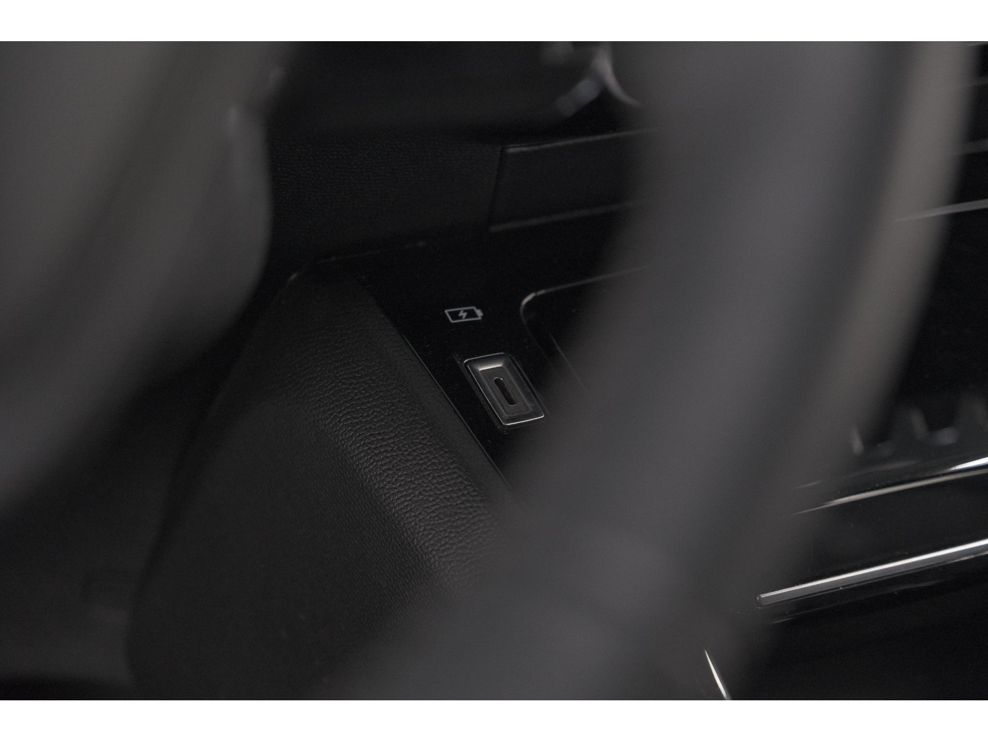 Peugeot 208 PureTech 100 PK Allure | Apple Carplay | Parkeersensoren | Lichtmetalen velgen