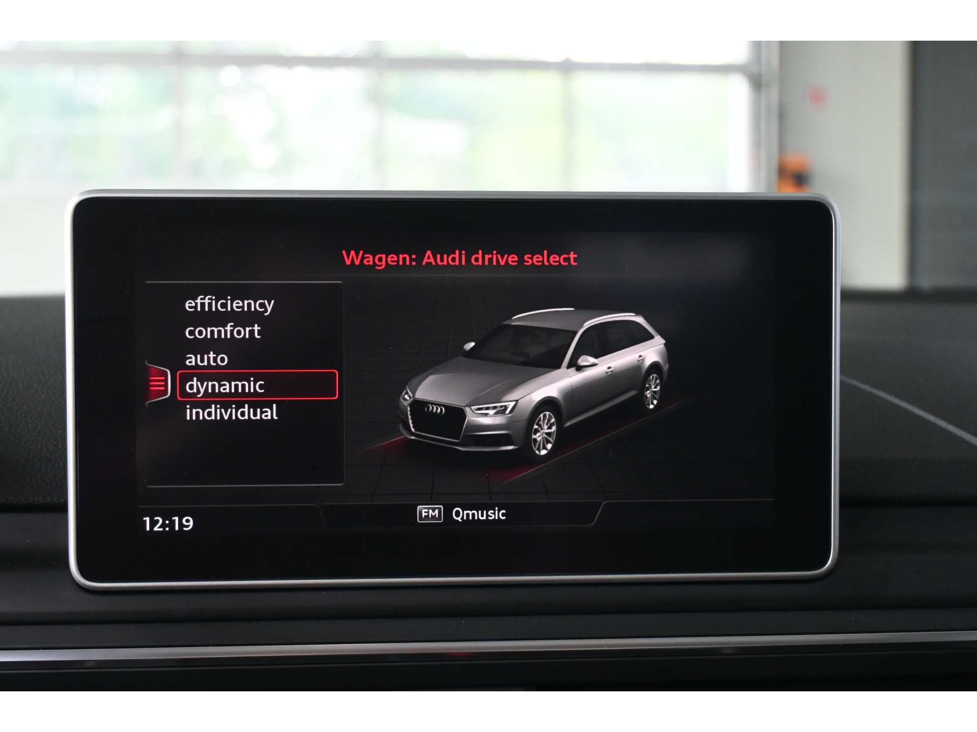 Audi A4 Avant 2.0 TFSI quattro S-Line Automaat Navigatie Panoramadak Adaptief Matrix LED Goed Onderhouden! Inruil Mogelijk!