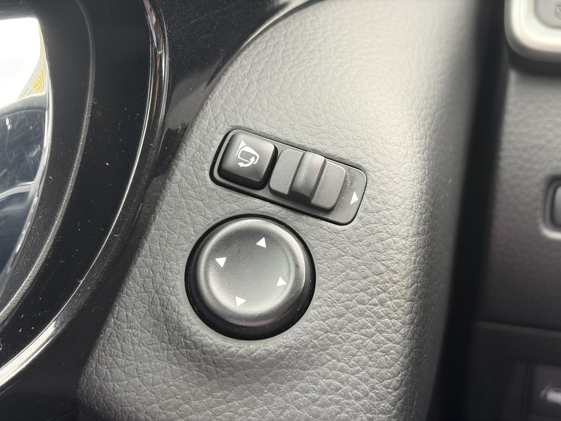 Nissan Qashqai 1.2 N-Connecta 360° Camera,Trekhaak,Navi,Pdc V+A,Keyless,6 Bak,Clima,Cruise,2e Eigenaar,115pk,Lm velgen,Apk tot 09-2027