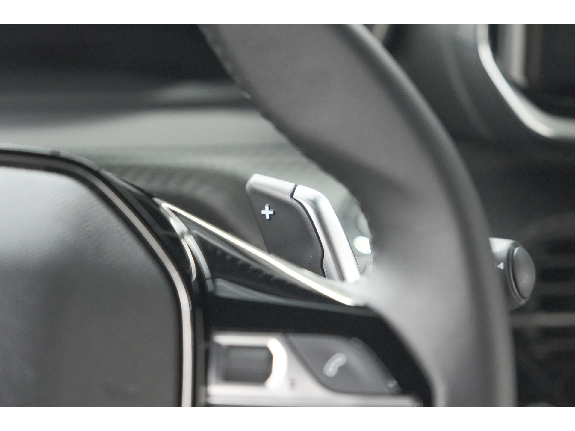 Peugeot 2008 Hybrid 145 e-DCS6 Allure | 360 Camera | Adaptieve Cruise Control | Dodehoekdetectie | Navigatie