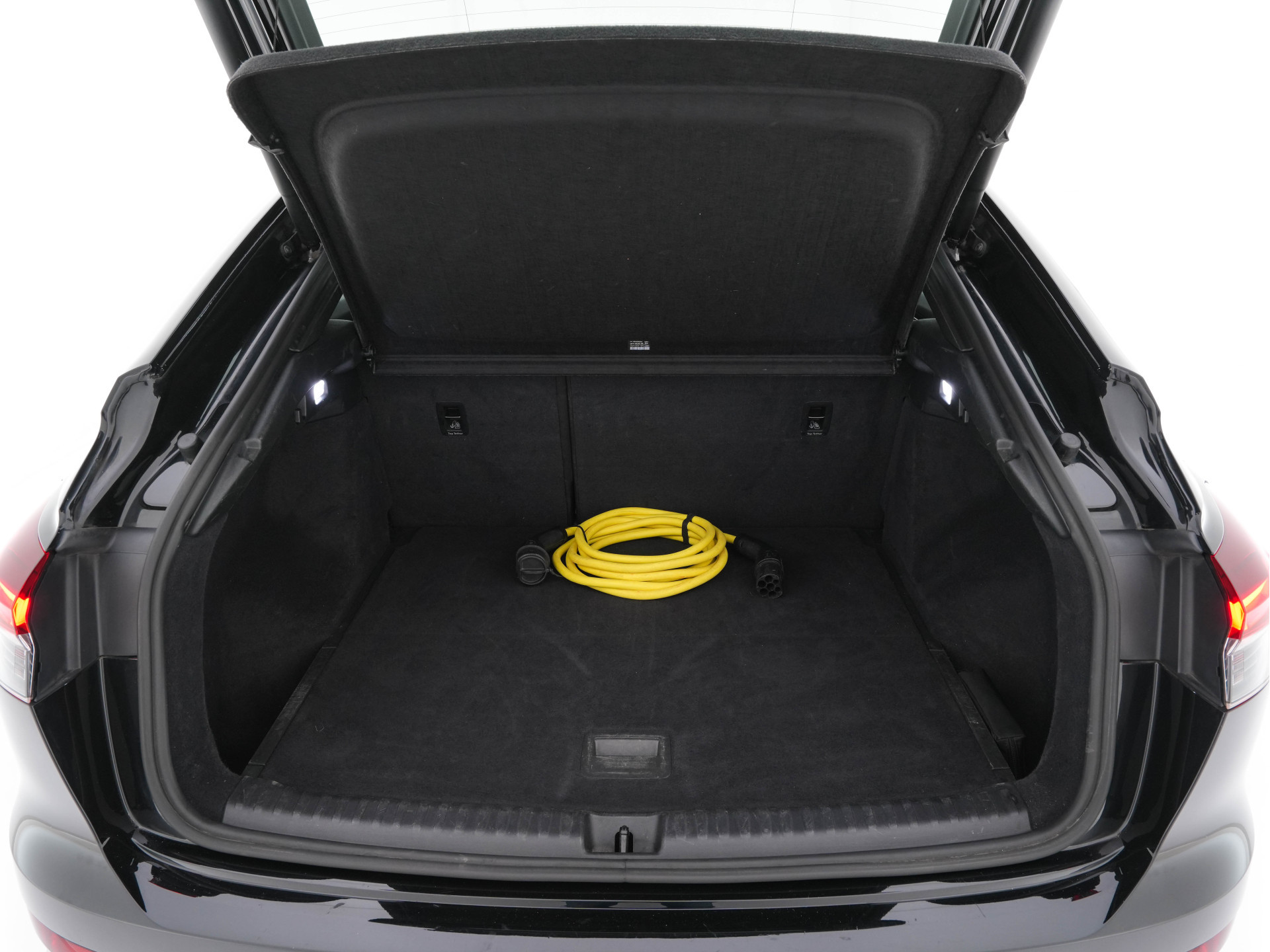 Audi Q4 Sportback e-tron 40 S-Line Edition 77 kWh [ 3-Fase ] {SOH-92%} (INCL-BTW) *HEAT-PUMP | LEATHER-FABRIC | MATRIX-LED | ADAPTIVE-CRUISE | AMBIENT-LIGHT | DIGI-COCKPIT | AUDI-SOUND | DAB+ | KEYLESS | SHIFT-PADDLES | CAMERA | HEATED-SPORTSEATS | 20''AL