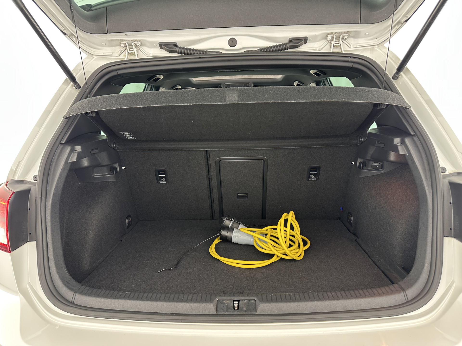 Volkswagen Golf 1.4 TSI GTE Executive-Plus-Pack Aut. *PANO | FULL-LED | LEATHER | LANE-ASSIST | BLIND-SPOT | ADAPTIVE-CRUISE | CAMERA | DAB | NAVI-FULLMAP | ECC | SHIFT-PADDLES | PDC | HEATED-SPORTSEATS | PRIVACY-GLASS | 18"ALU*