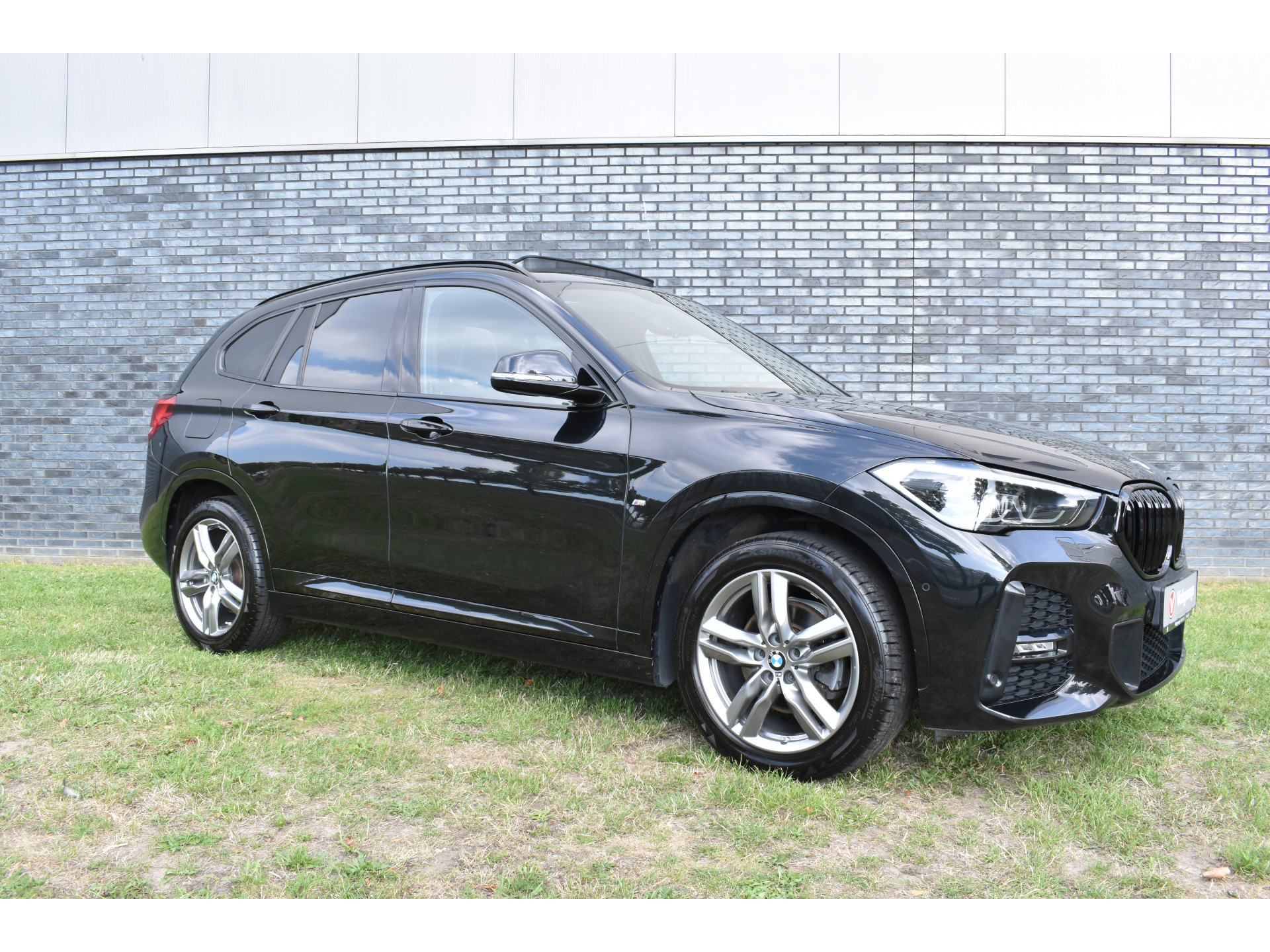 BMW X1 sDrive18i M-Pakket Carplay/Navi Panoradak Automaat Led Stoelverwarming