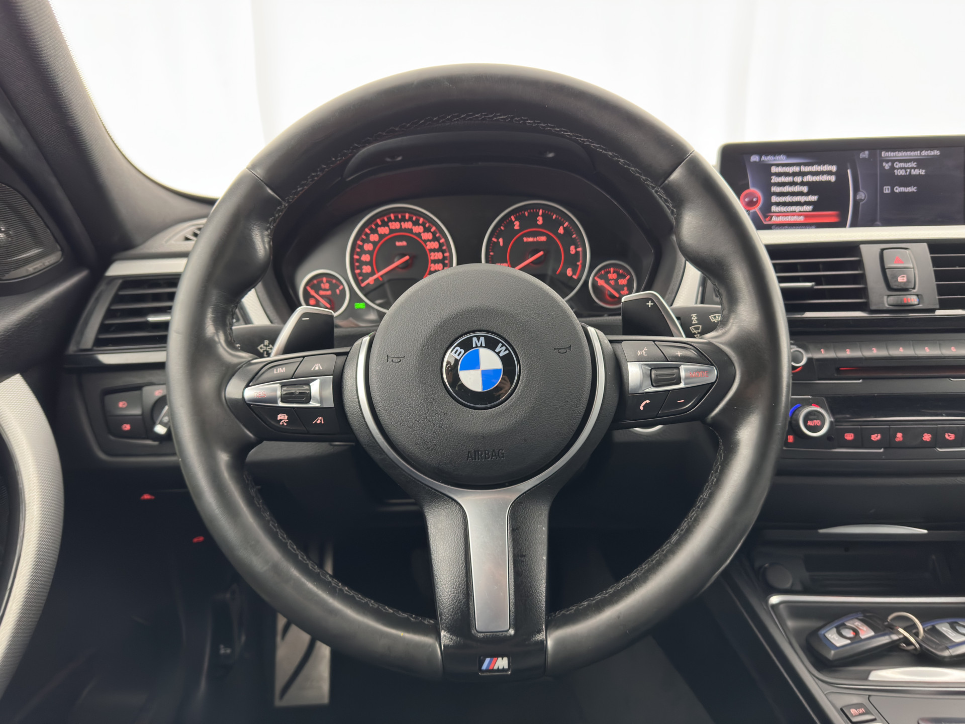 BMW 3-serie Touring 330d xDrive M-Aerodynamica-Pack High-Executive Aut * LEATHER | NAVI-FULLMAP | XENON | HEATED-SPORTSEATS | SHIFT-PADDLES | PDC | PRIVACY-GLASS | KEYLESS | CAMERA | TOWBAR | 18''ALU*