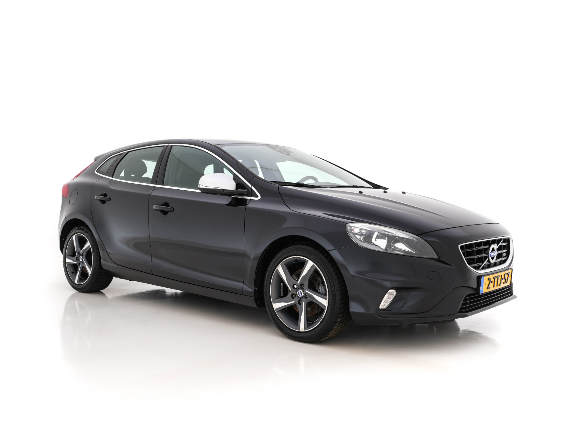 Volvo V40 1.6 T3 R-Design *NAVI-FULLMAP | LEATHER-ALCANTARA | ECC | PDC | CRUISE | SPORT-SEATS | TOWBAR | 17''ALU*