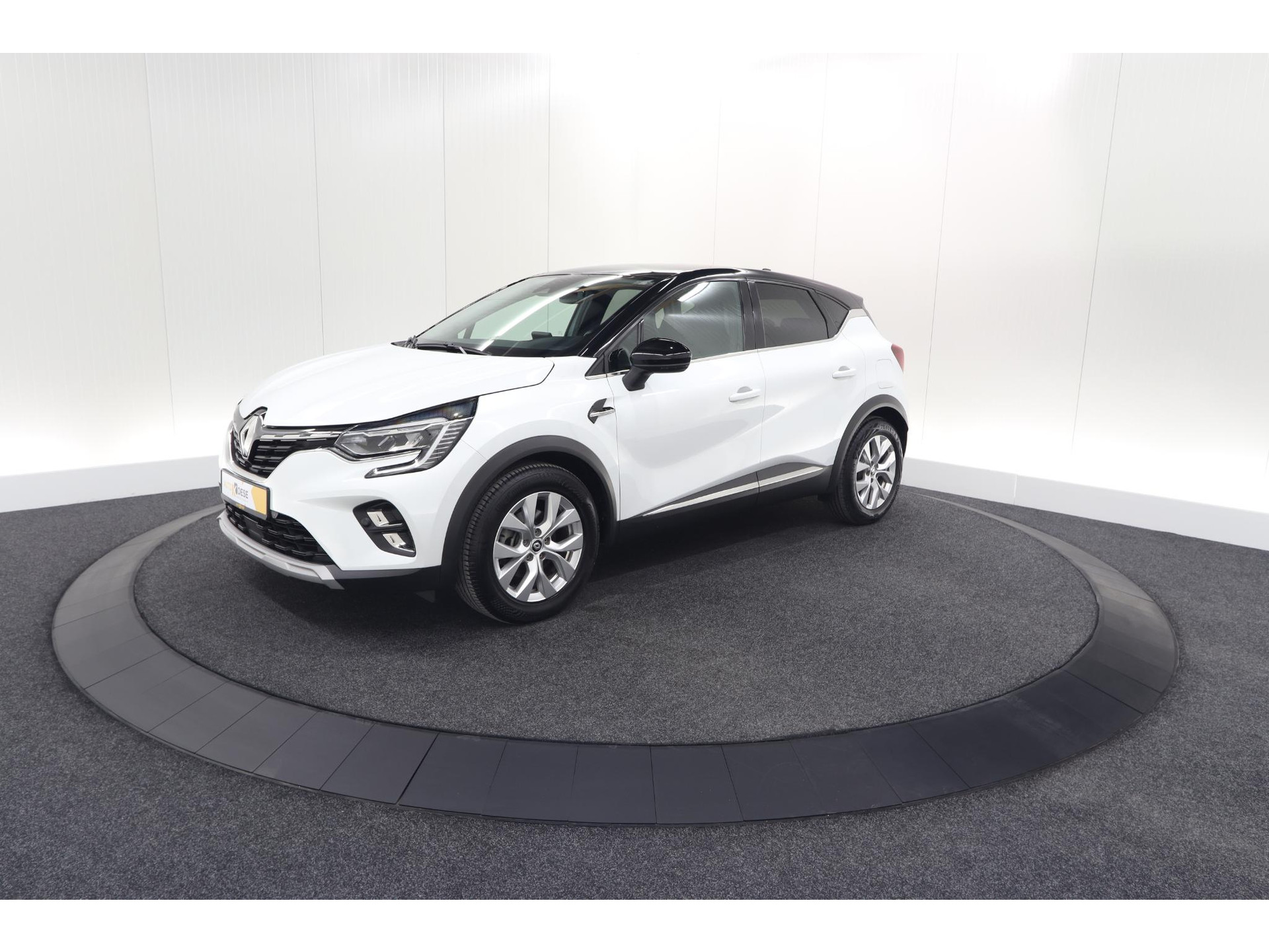 Renault Captur 1.6 E-Tech Plug-in Hybrid 160 Intens | Trekhaak | Camera | Adaptieve Cruise Control | Dodehoekdetectie