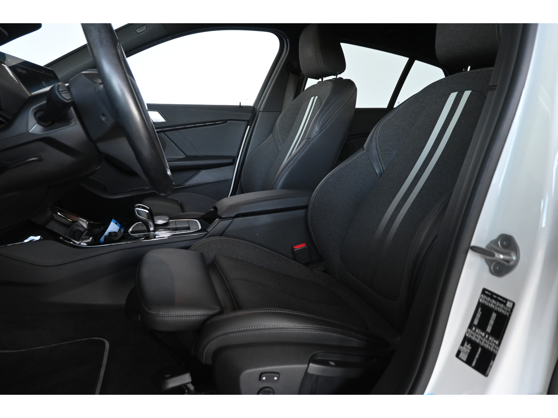 BMW 1-serie 118i High Executive Automaat Clima Virtual Cockpit LED Stoelverwarming CarPlay 100% Onderhouden! Inruil mogelijk!