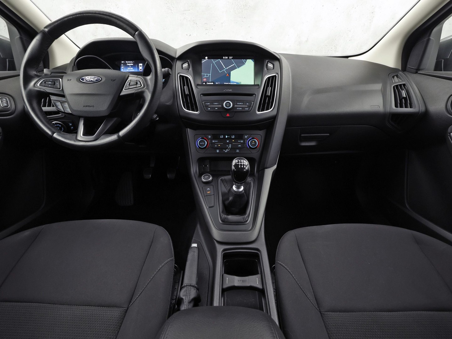 Ford Focus Wagon 1.0 Sport (APPLE CARPLAY, GROOT NAVI, CAMERA, CLIMATE, SPORTSTOELEN, TREKHAAK, CRUISE, NIEUWSTAAT)
