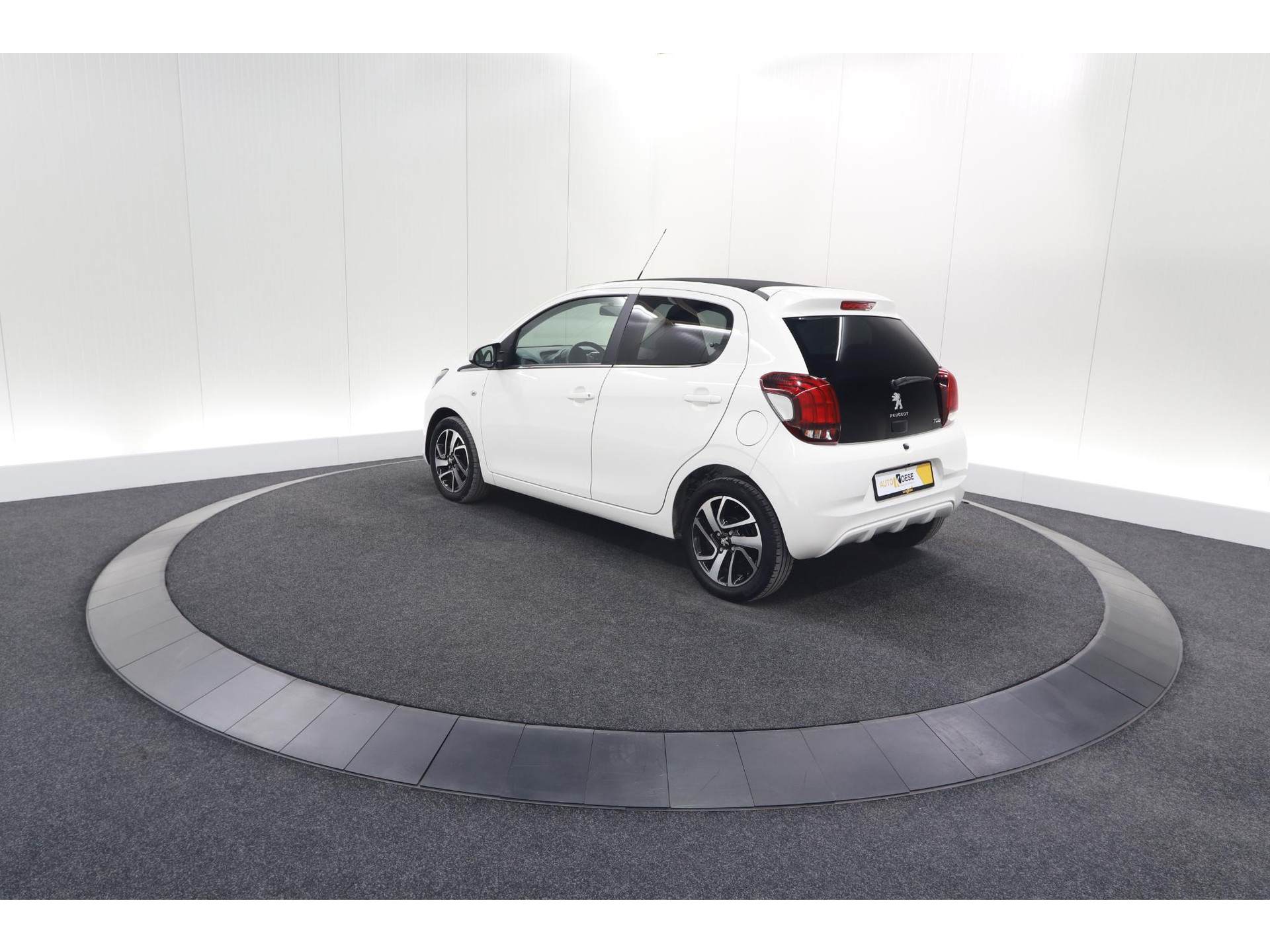 Peugeot 108 1.0 e-VTi Allure TOP! | Elektrisch Vouwdak | Camera | Navigatie | Climate Control