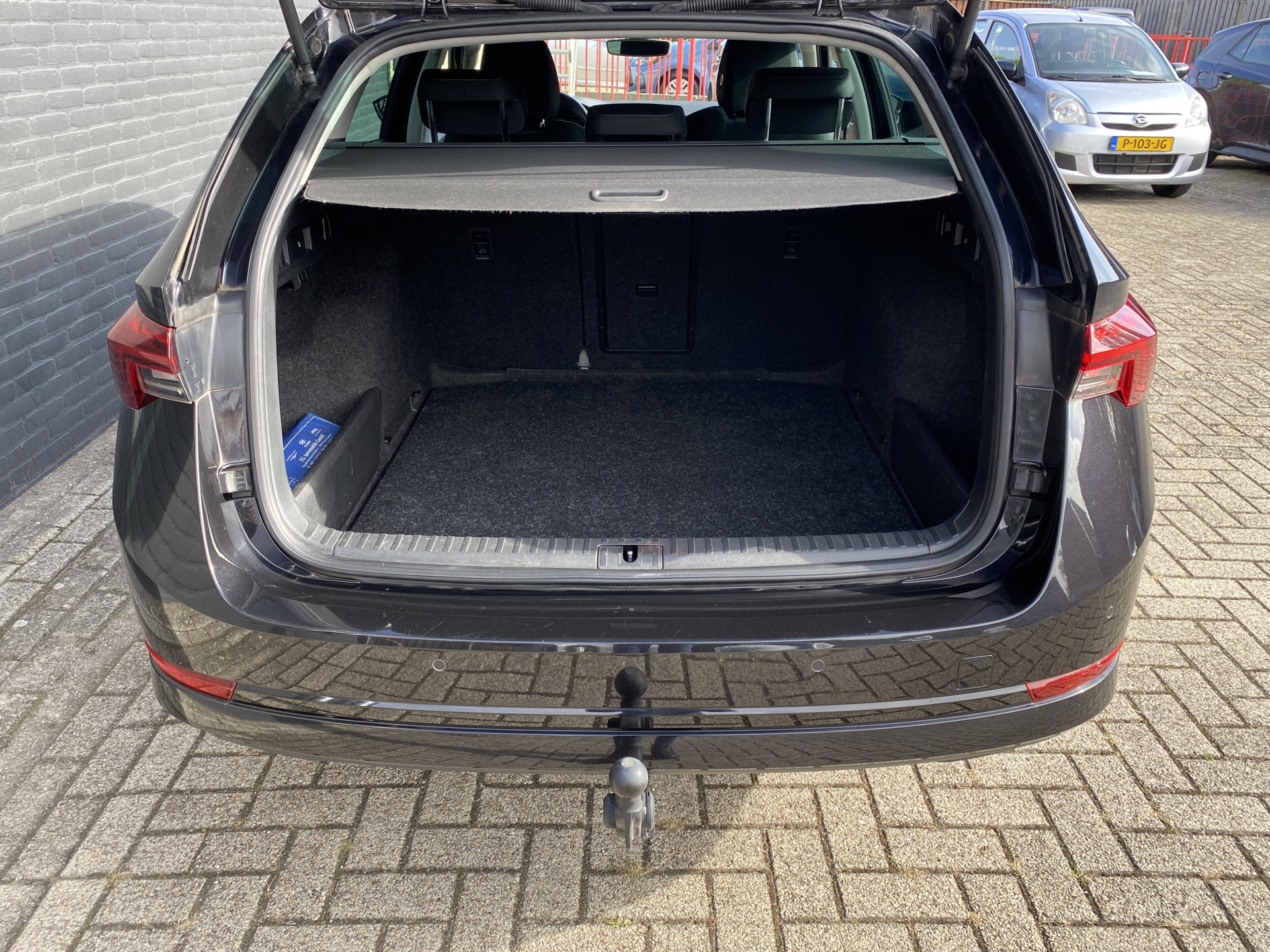 ŠKODA Octavia Combi 1.0 e-TSI Business Edition Plus AUT. | 1e eigenaar | dealer onderh. | navigatie | trekhaak | carplay | adaptieve cruise