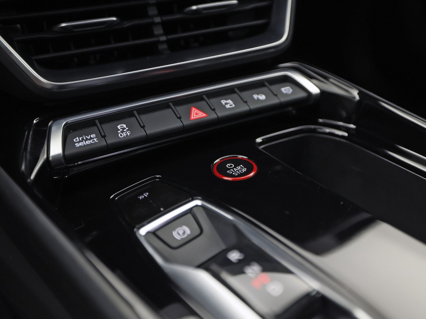 Audi e-tron GT GT 93 kWh Automaat 476Pk (PANORAMADAK, SOH 92,8%, APPLE CARPLAY, 360 CAMERA, MATRIX LED, BANG&OLUFSEN, ELEKTRISCHE STOELEN, STOELVERWARMING/KOELING, NIEUWSTAAT)