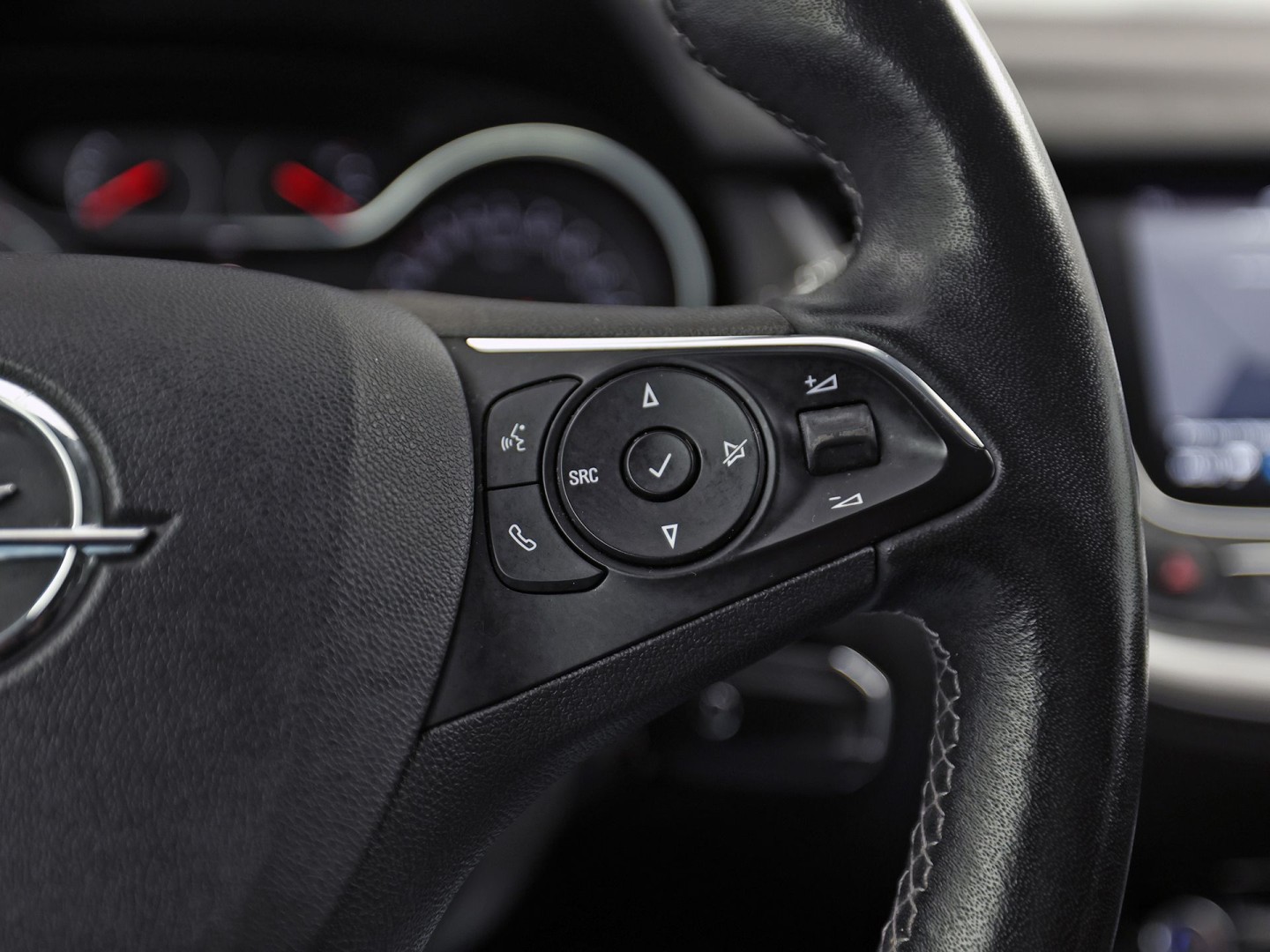 Opel Grandland X 1.2 Turbo Elegance (STOELVERWARMING/KOELING, APPLE CARPLAY, 360 CAMERA, MEMORY SEAT, LEDER, GETINT GLAS, STUURWIEL VERWARMD, NIEUWE APK, NIEUWSTAAT)
