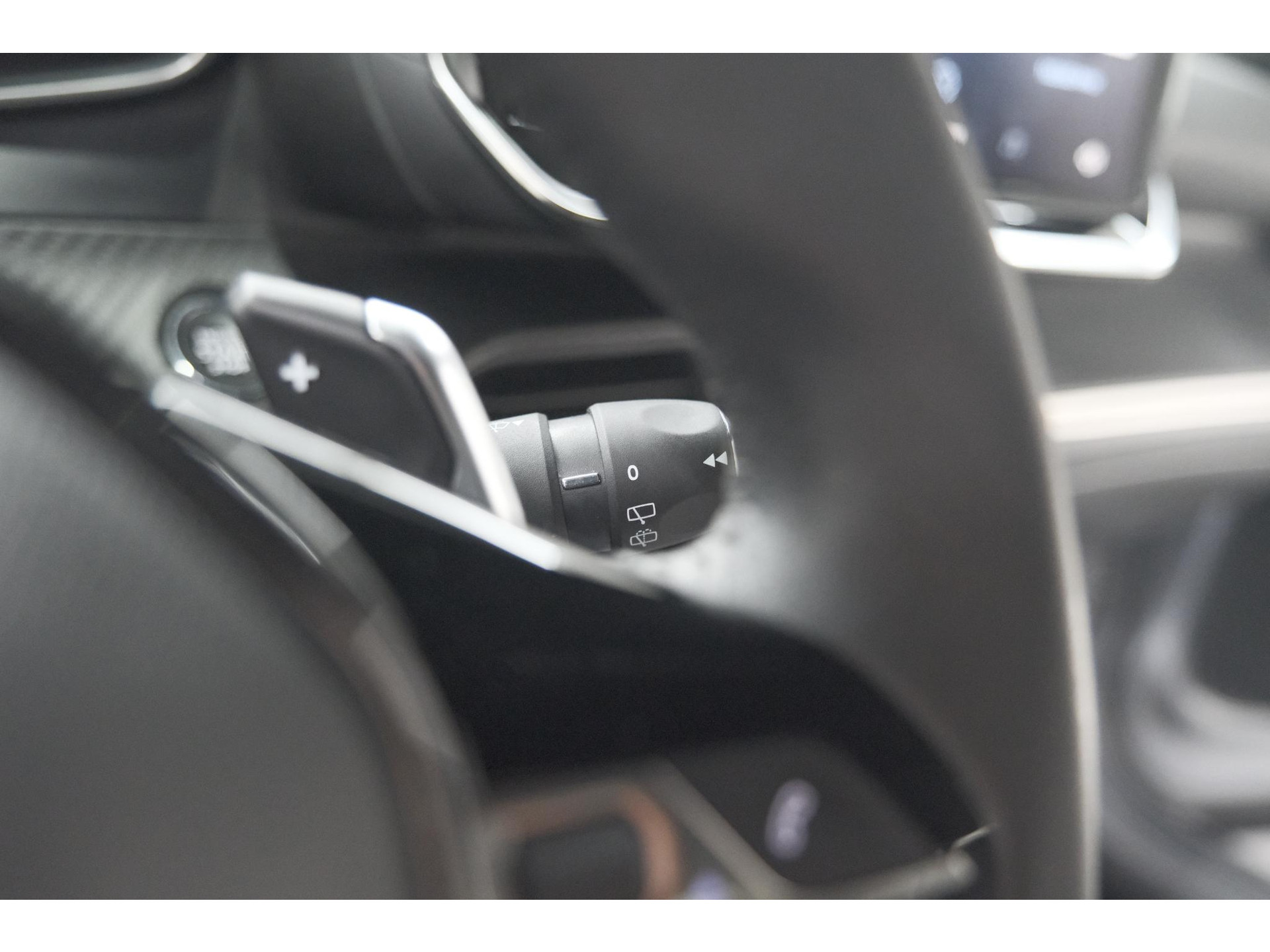 Peugeot 2008 Hybrid 136 e-DCS6 Allure | 360 Camera | Adaptieve Cruise Control | Dodehoekdetectie | Navigatie