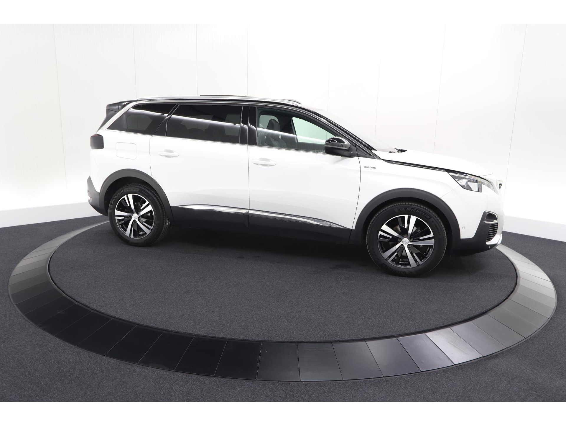 Peugeot 5008 PureTech 130 EAT8 GT-Line | Schuif-/Kanteldak | Trekhaak | Elektrische Kofferklep | Camera