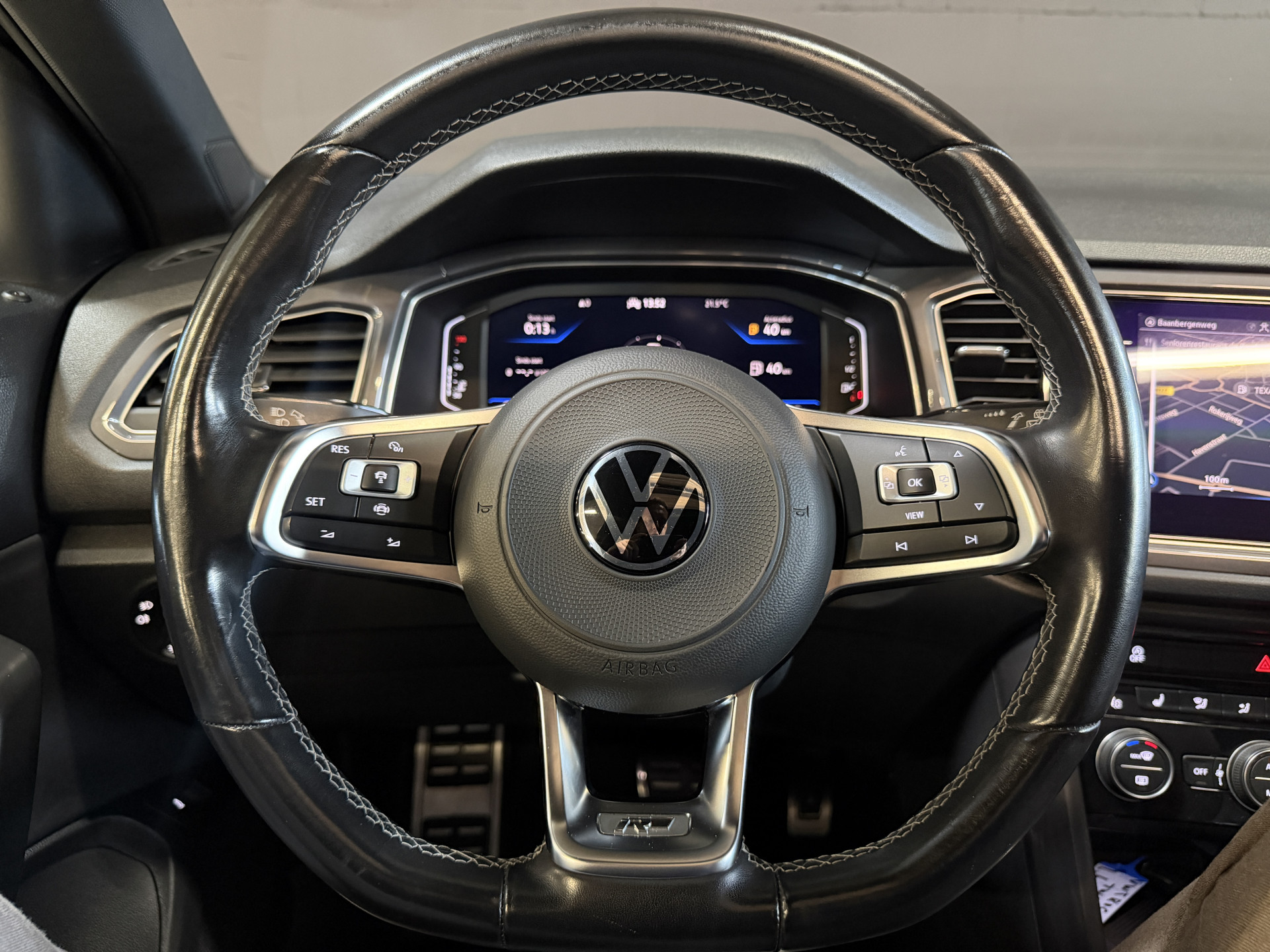 Volkswagen T-Roc 1.5 TSI Sport Business R | Pano | Camera | Stoelverw. | Adaptive cruise | Full LED | Dodehoeksensor