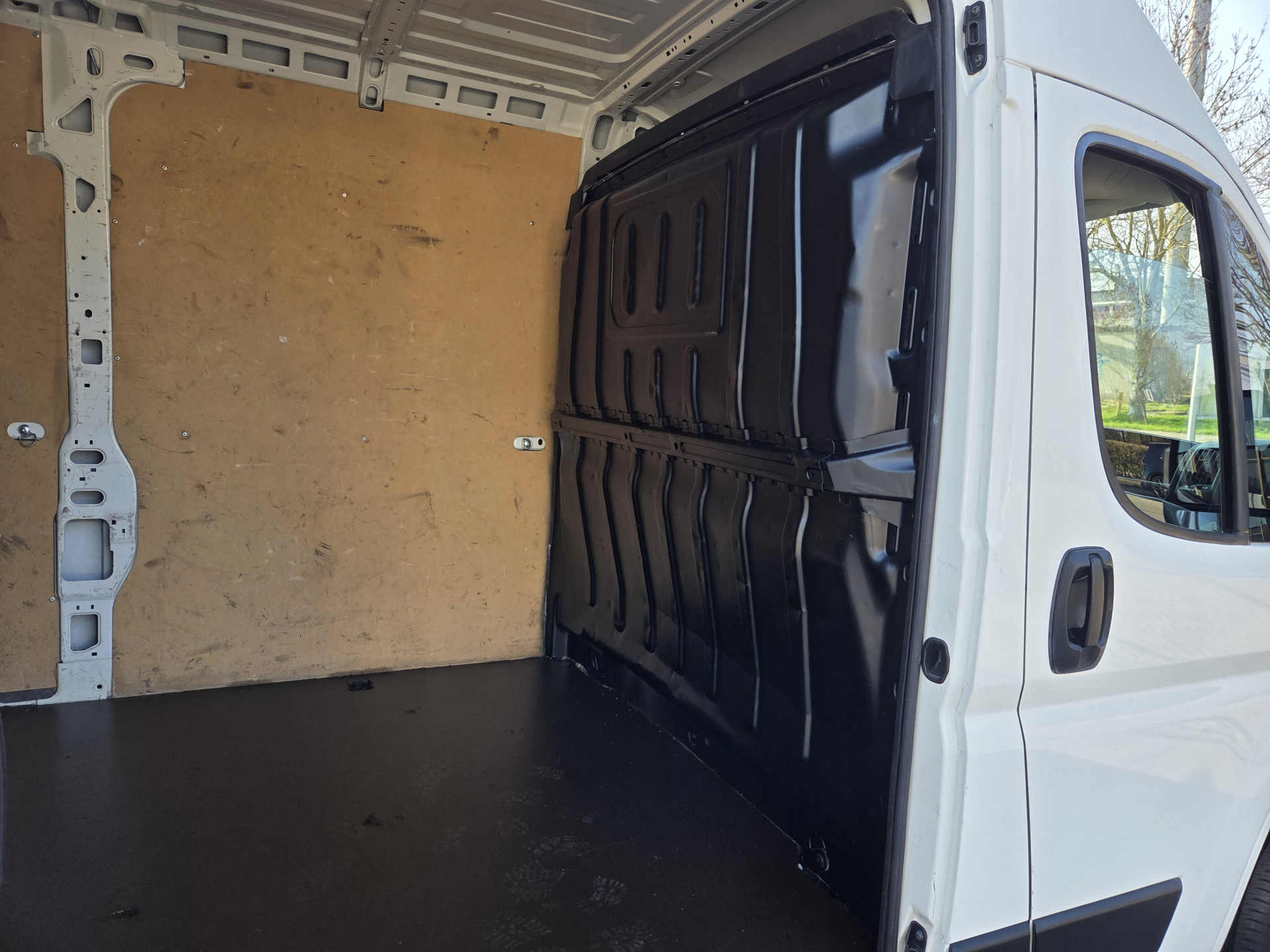 Peugeot Boxer 2.2 BlueHDi 140 Pk L2H2 Airco Cruise control Navigatie