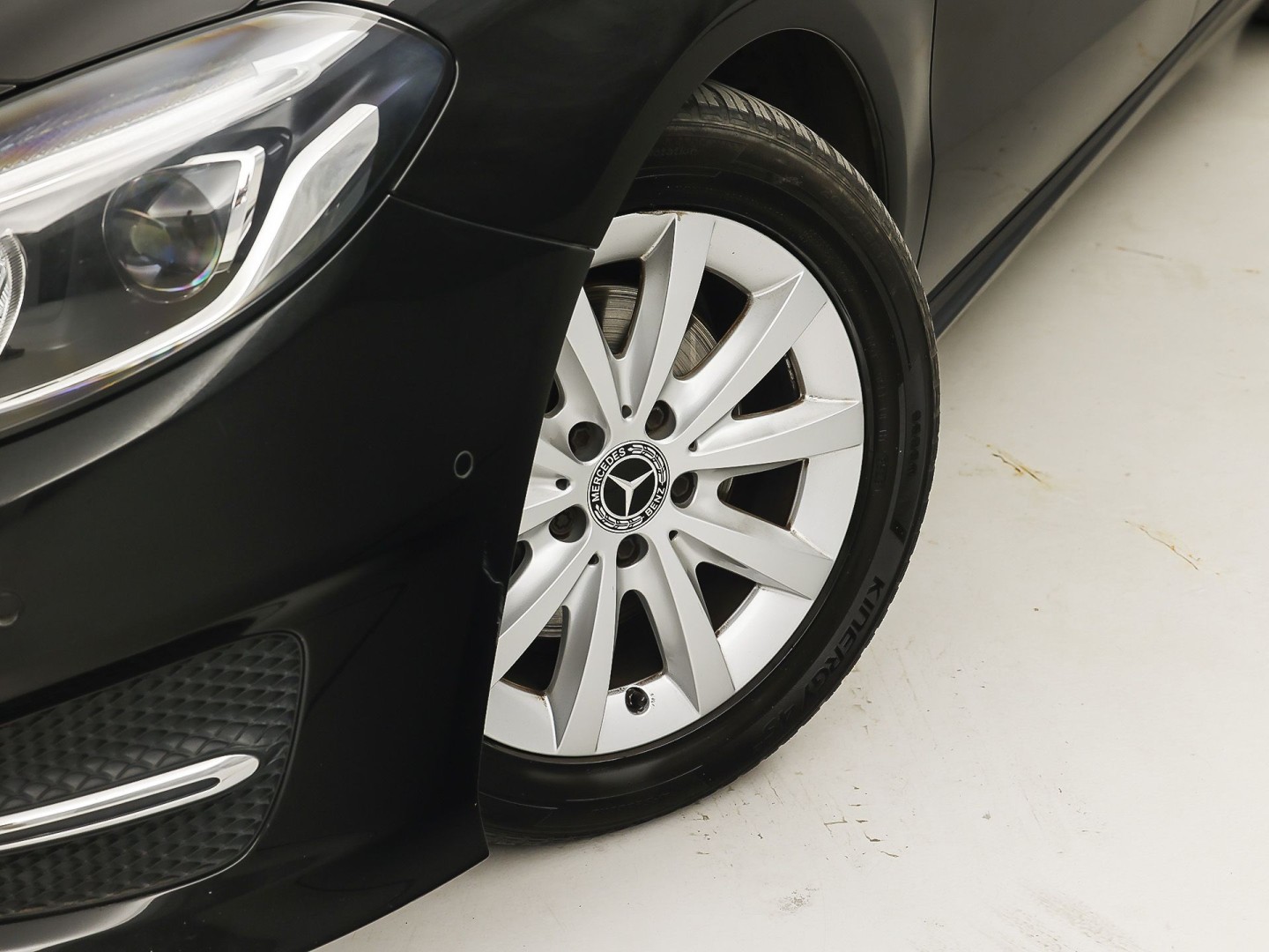 Mercedes-Benz B-klasse 180 Sport Automaat (GROOT NAVI, CAMERA, STOELVERWARMING, ZWART HEMEL, SPORTSTOELEN, CRUISE, KEYLESS START, NIEUWSTAAT)