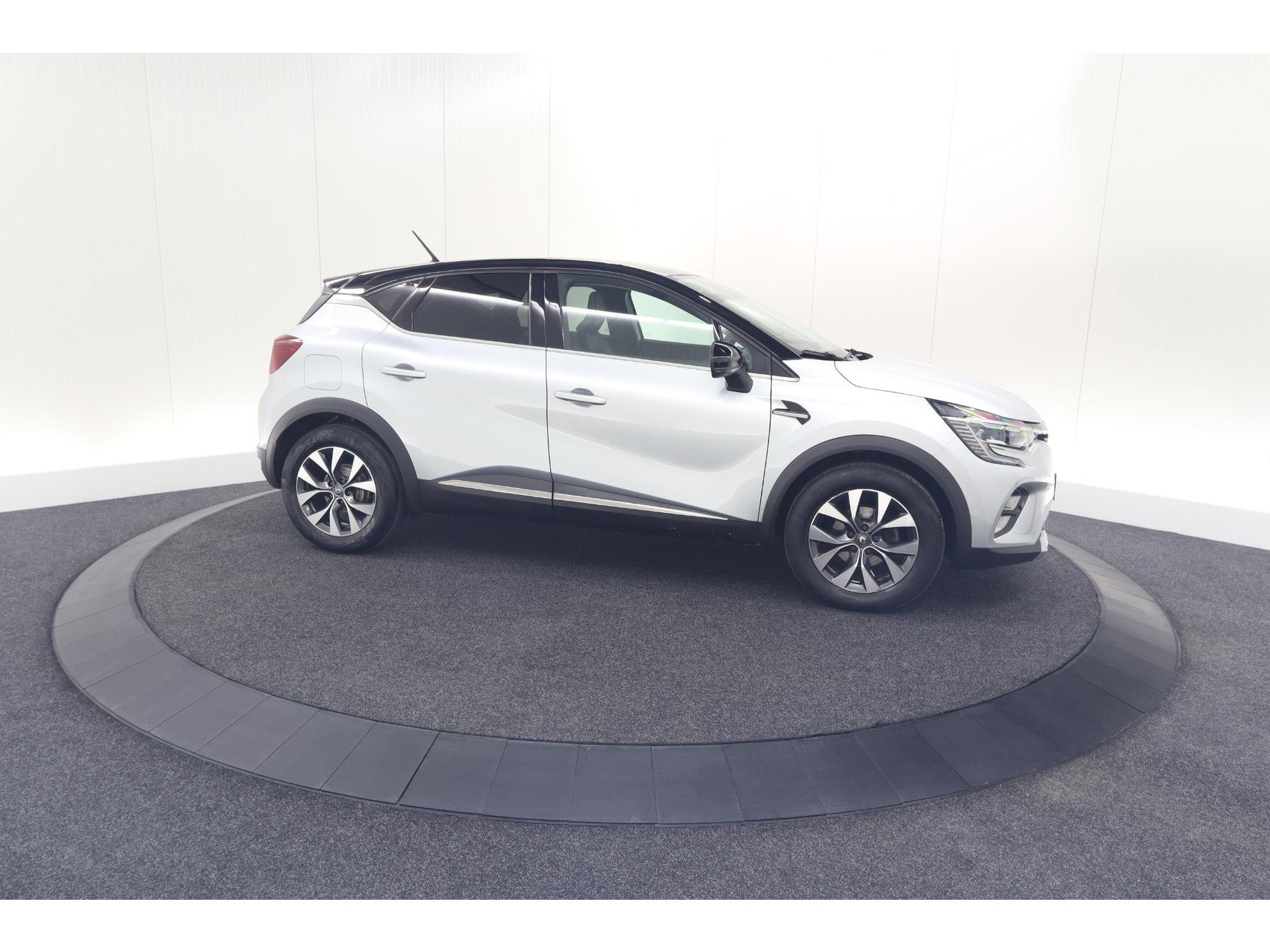 Renault Captur TCe 90 Intens | Trekhaak | Camera | Navigatie | Parkeersensoren | Apple Carplay