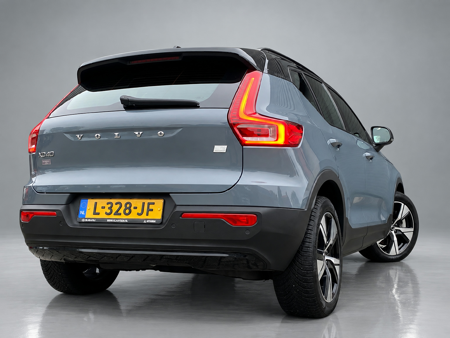 Volvo XC40 Recharge P8 AWD R-Design 408 pk | apple carplay | stoel-stuurverwarming | leder-alcantara | elektr. a. klep | BTW