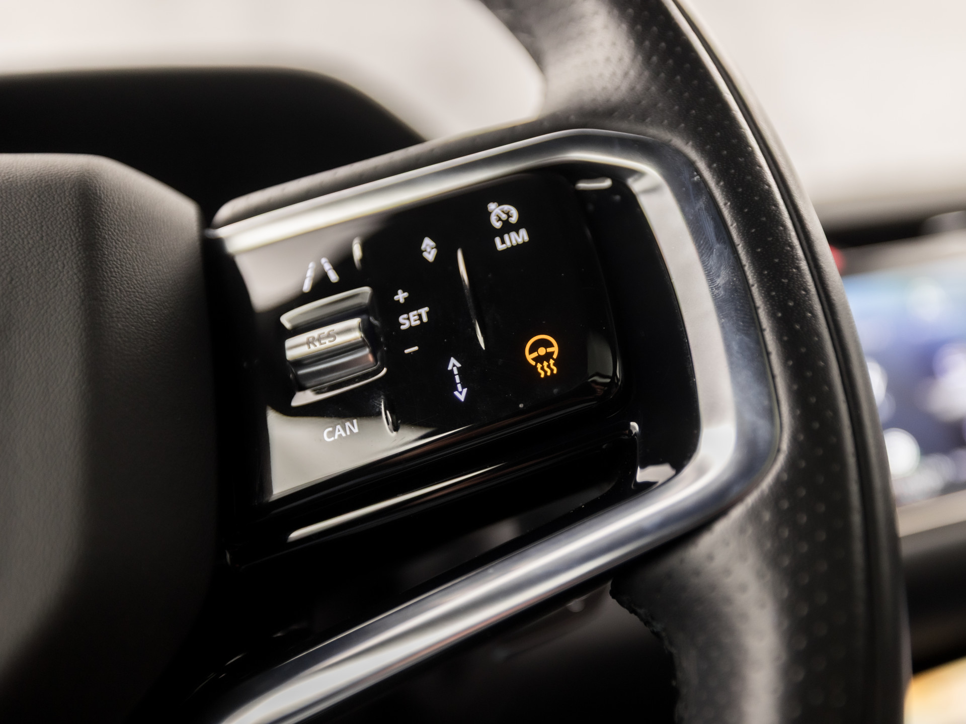 Land Rover Range Rover Evoque 1.5 P300e AWD R-Dynamic SE 309Pk Automaat (PANORAMADAK, APPLE CARPLAY, 360 CAMERA, MERIDIAN AUDIO, MEMORY SEATS, STUUR/STOELVERWARMING, ADAPTIVE CRUISE, VIRTUAL DASHBOARD, NIEUWSTAAT)